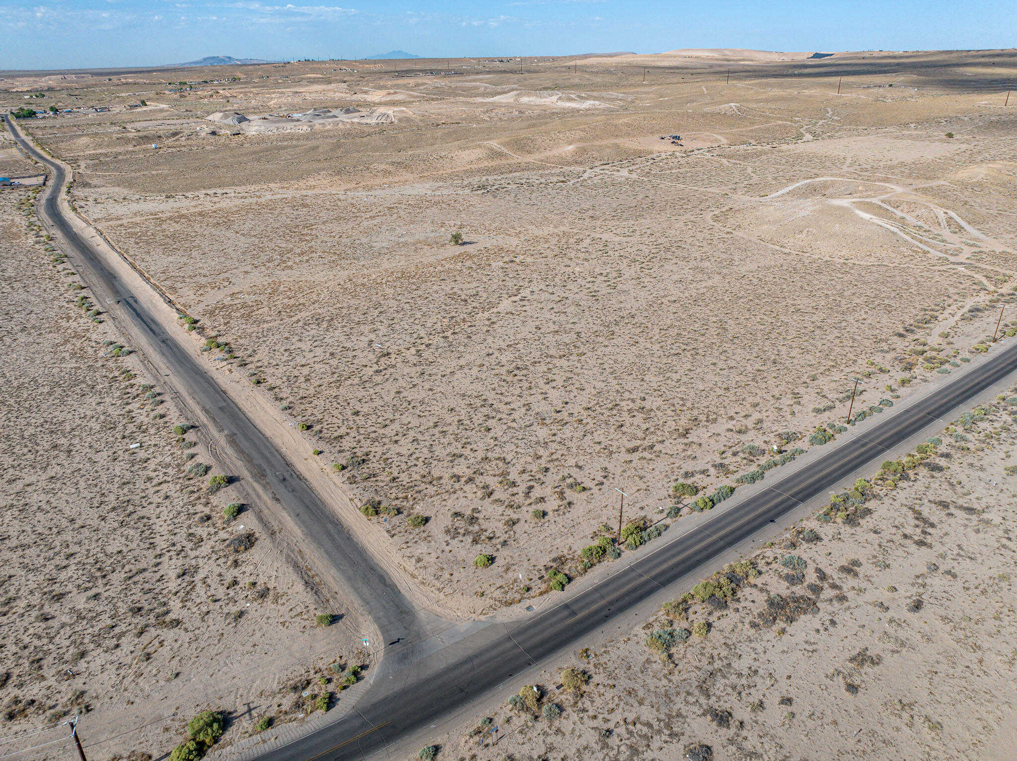  Pajarito And Douglas Road SW