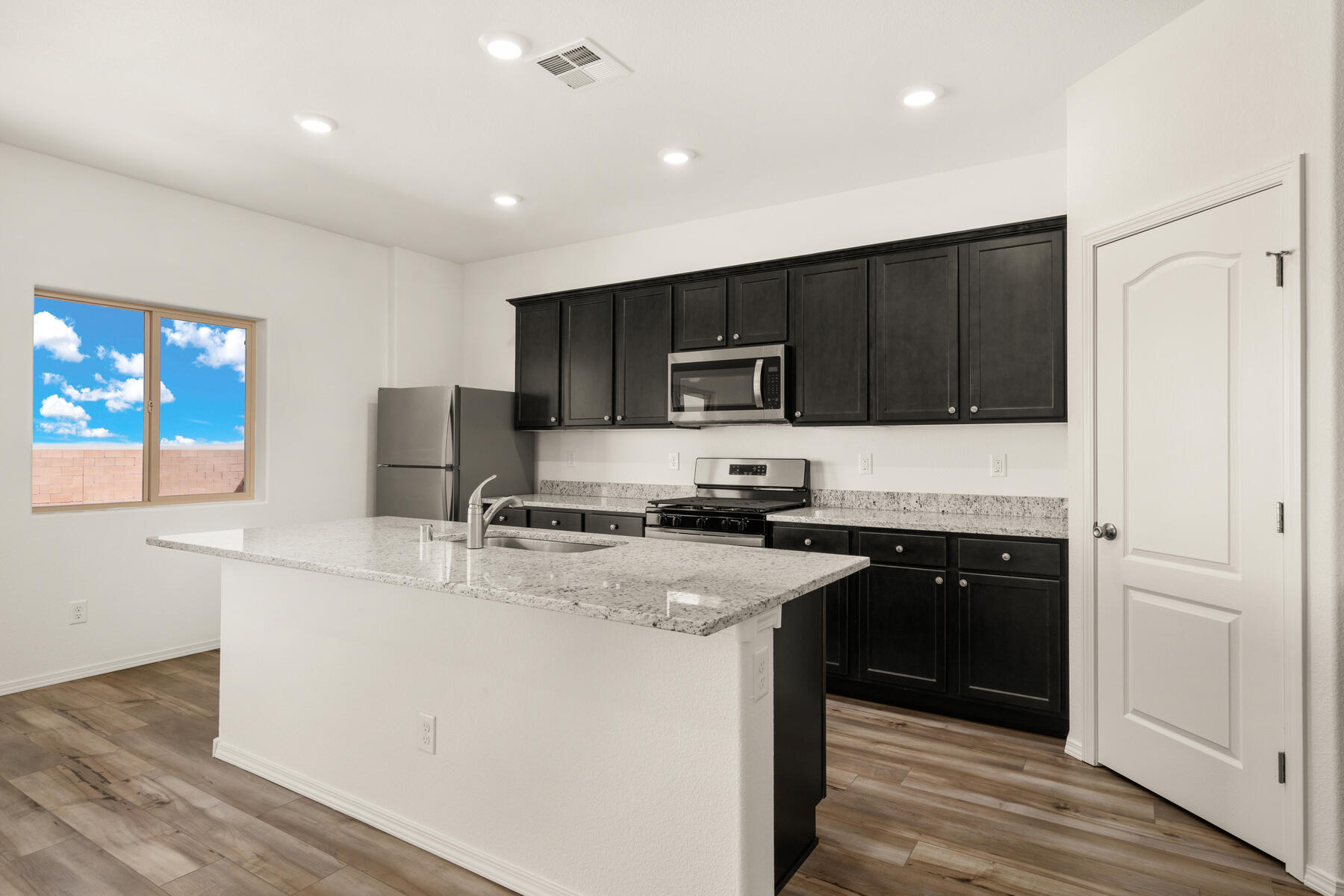 Photo 10 — 5129 Findley Street SW