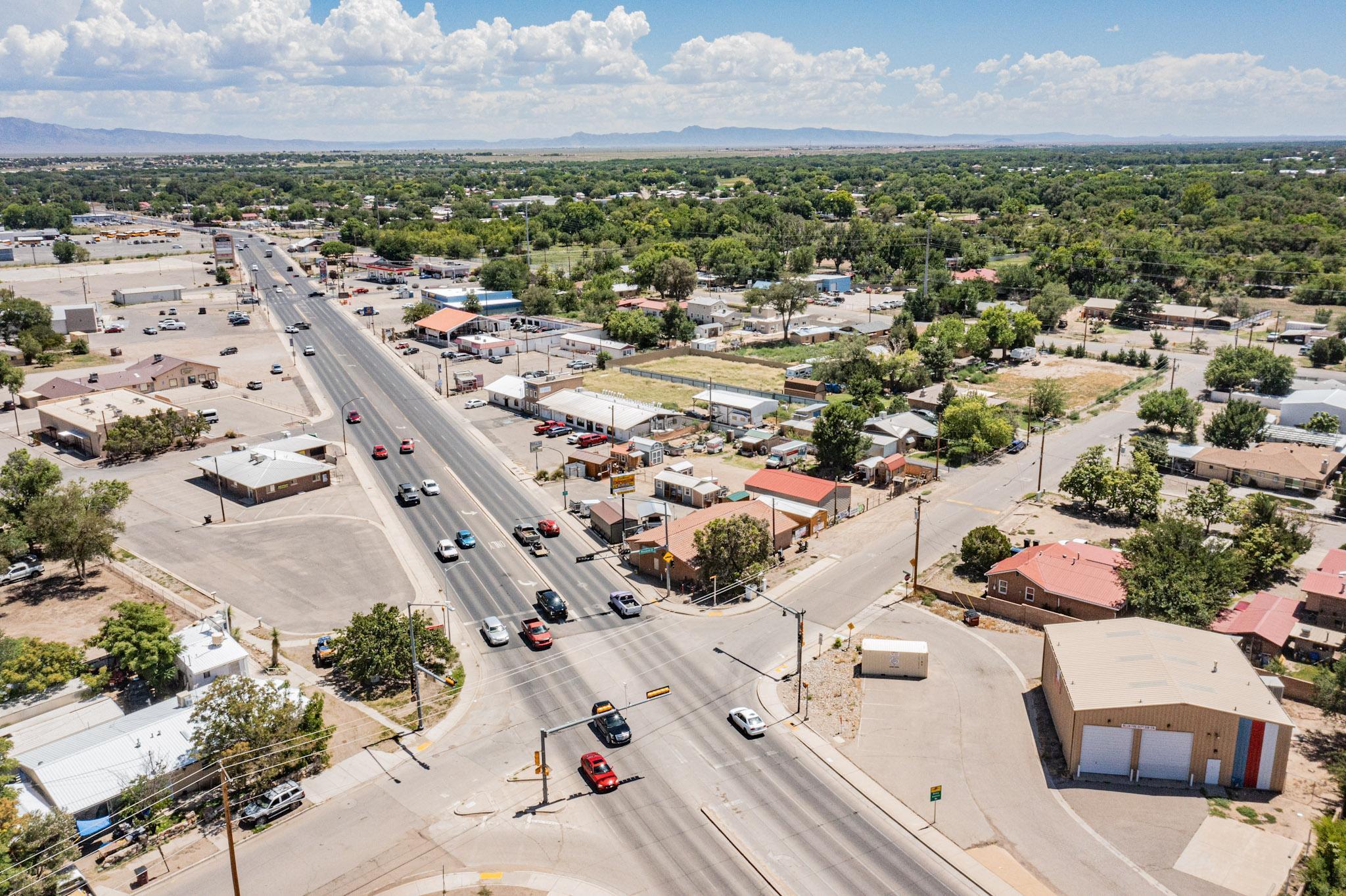 Photo 3 — 301 E REINKEN Avenue