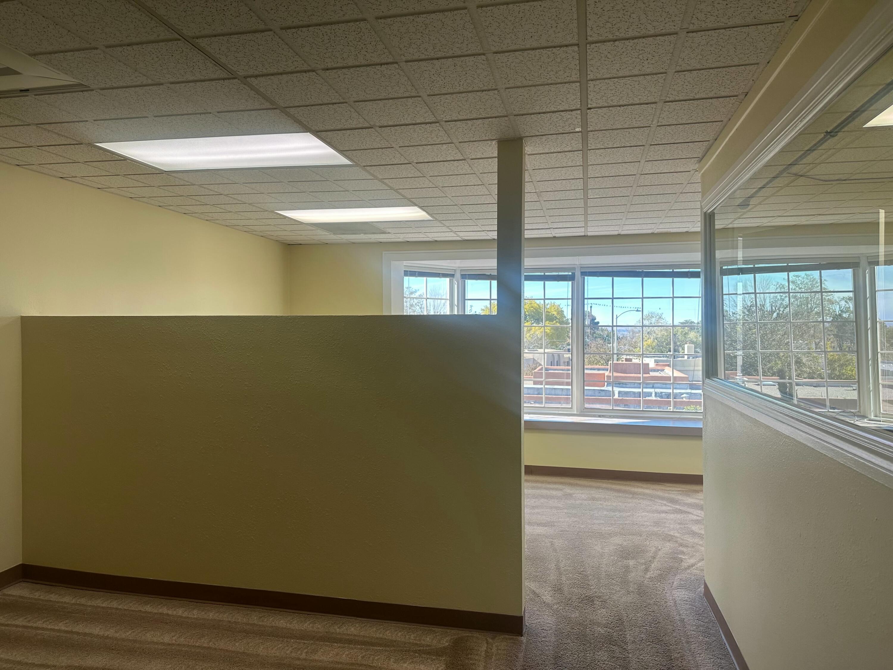 Photo 4 — 3007 LOUISIANA Boulevard NE
