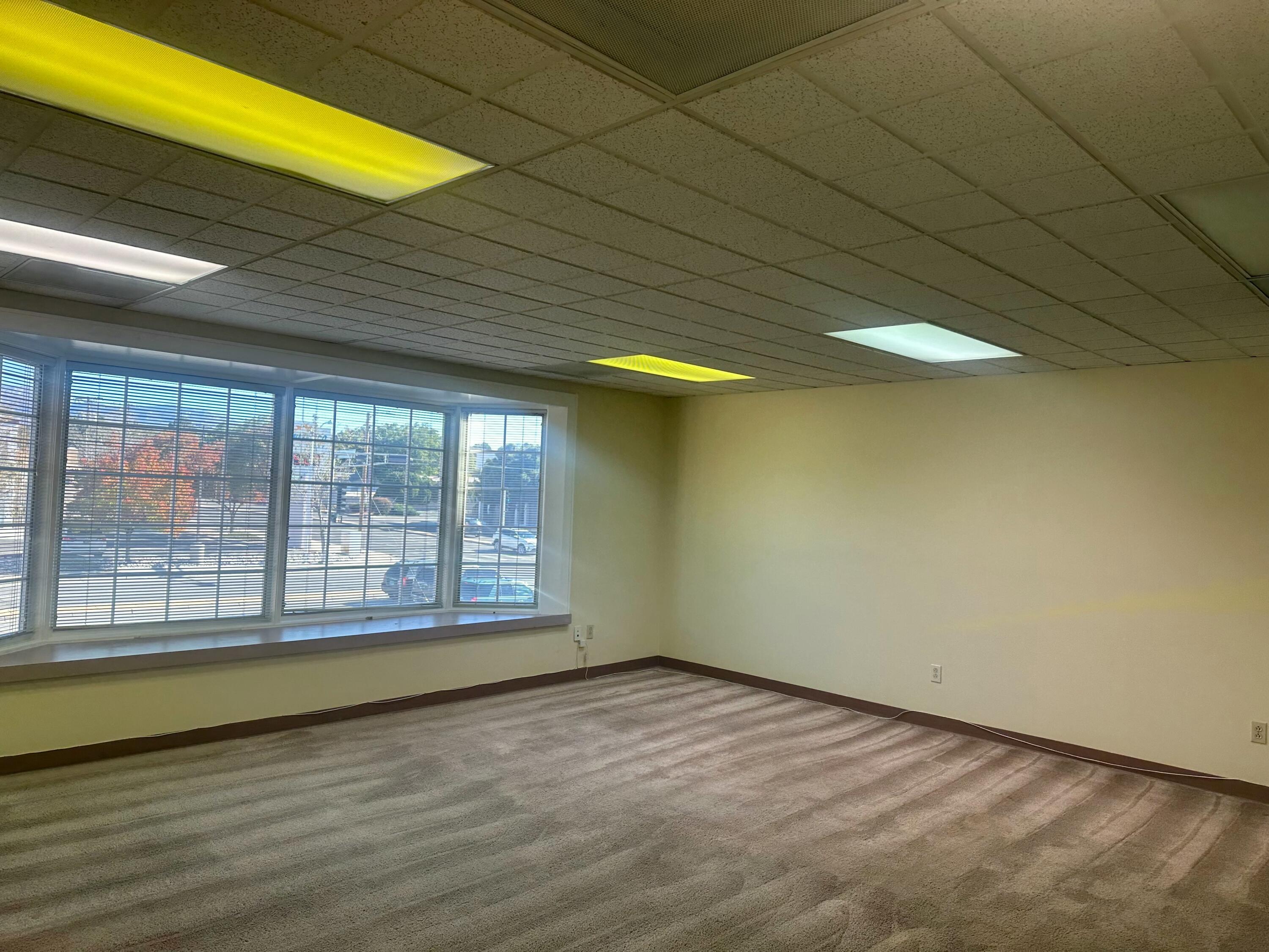 Photo 8 — 3007 LOUISIANA Boulevard NE