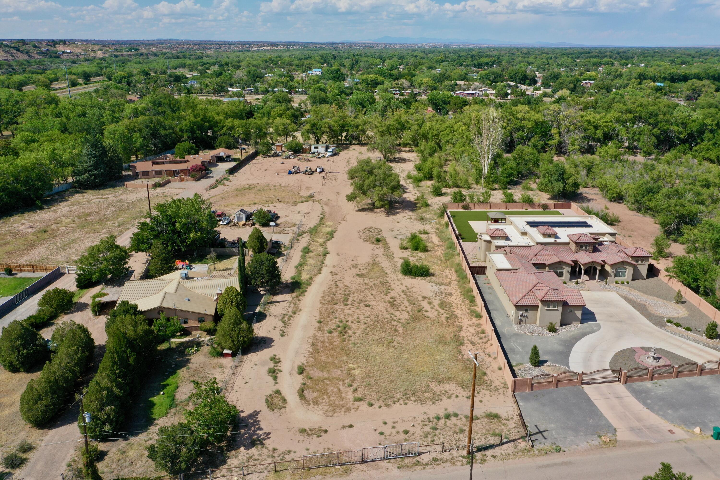 3227 Duranes Road NW, Albuquerque, NM 87104
