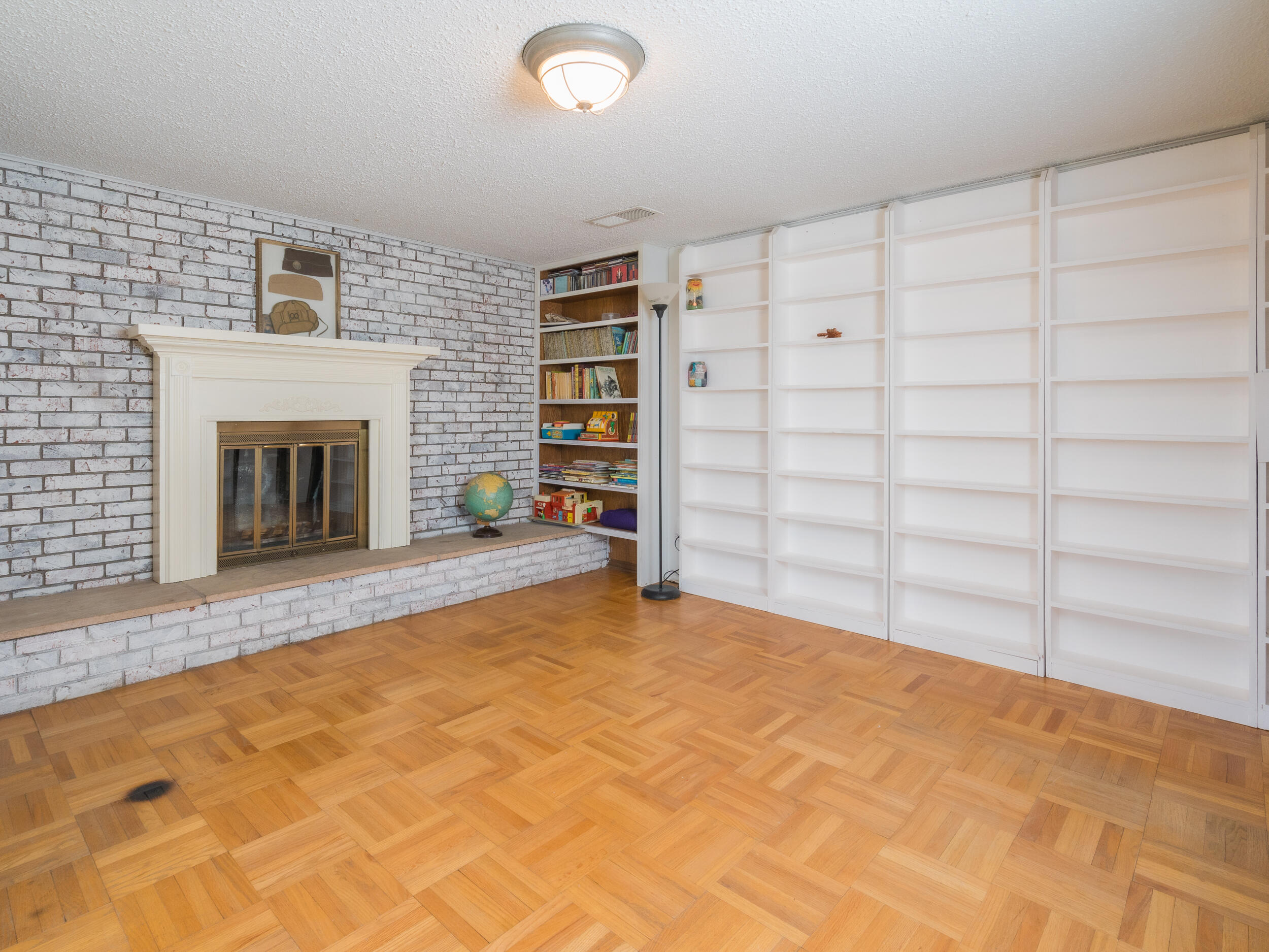 Photo 17 — 7908 SIERRA AZUL Avenue NE
