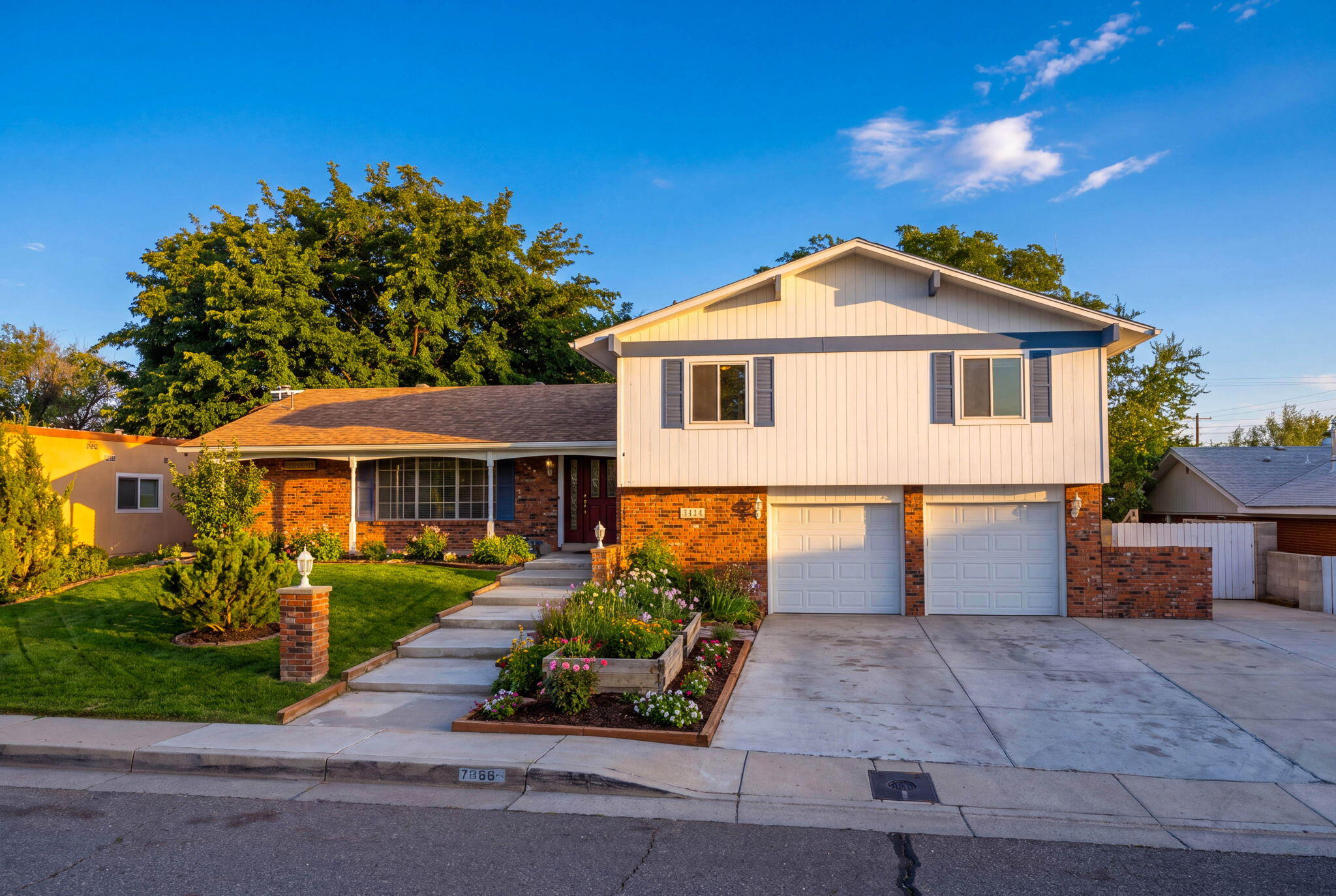 Photo 2 — 7908 SIERRA AZUL Avenue NE