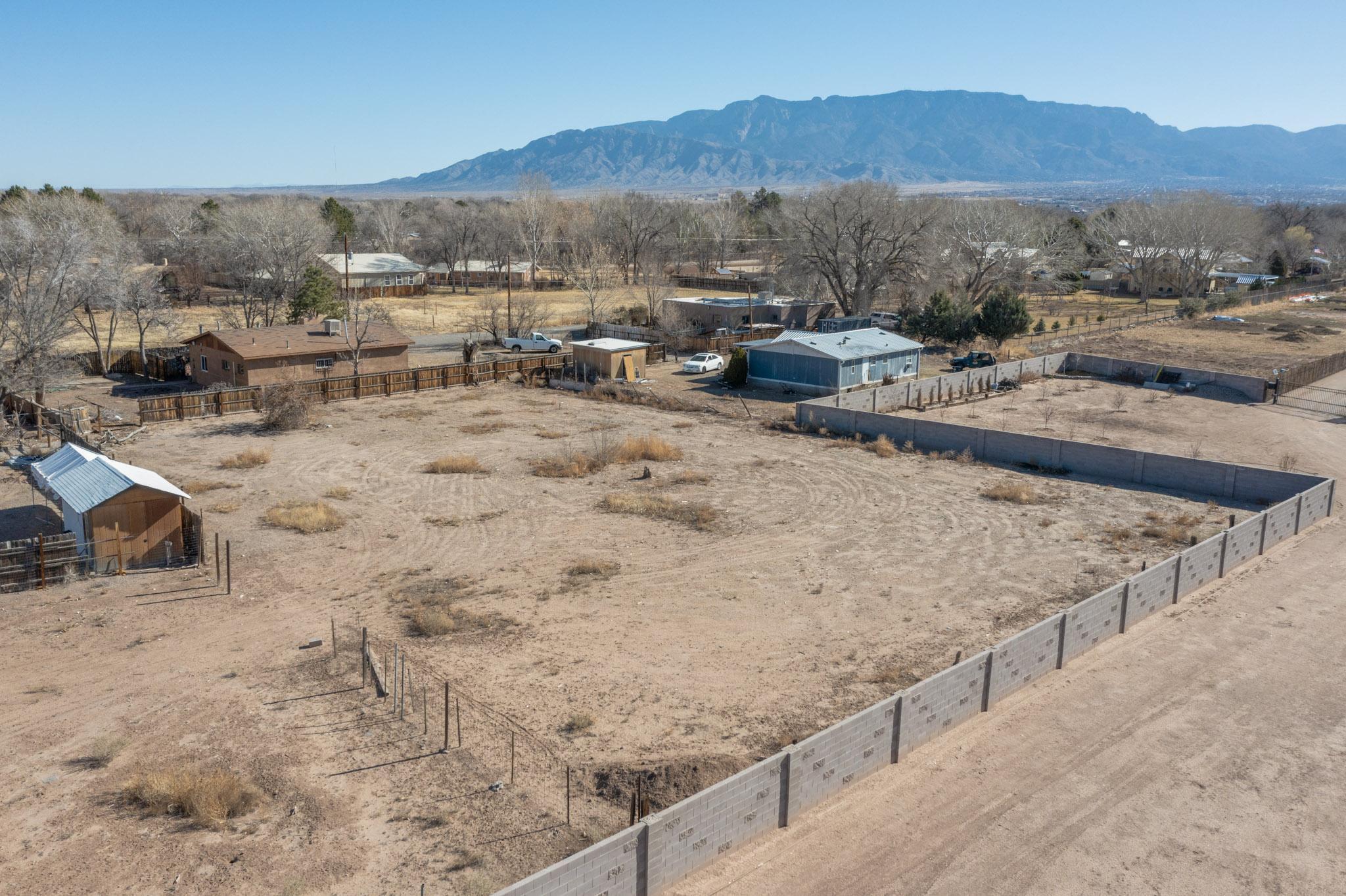 Photo 4 — 1035 Ortega Road NW