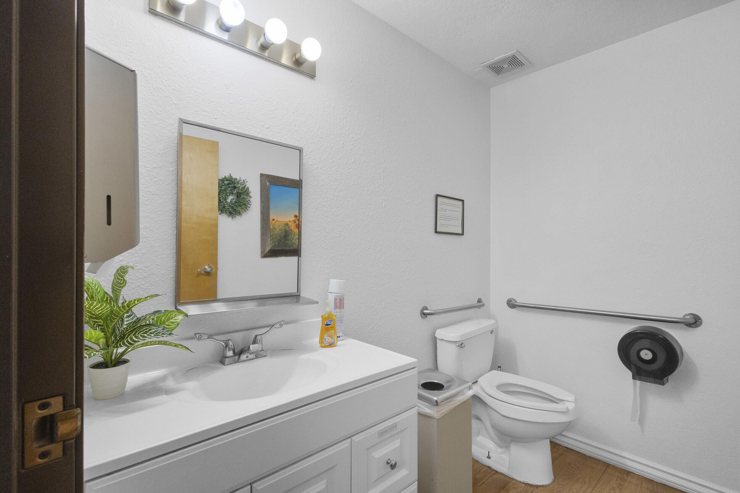 Photo 19 — 127 Sandoval Road SW