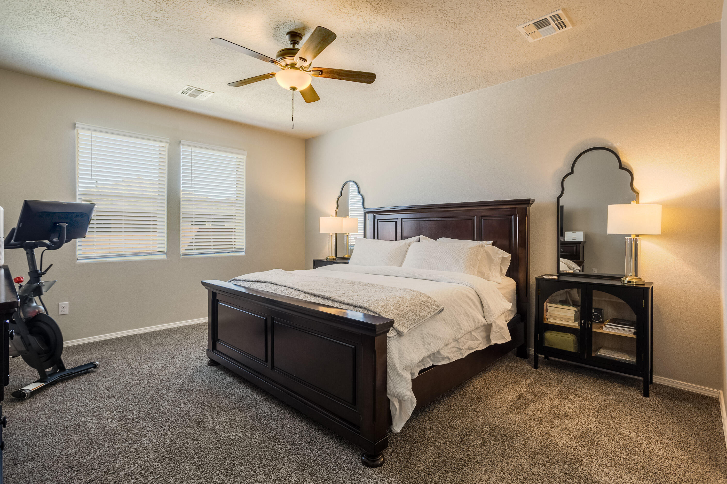 Photo 19 — 4847 MOUNT SALAS Street NE