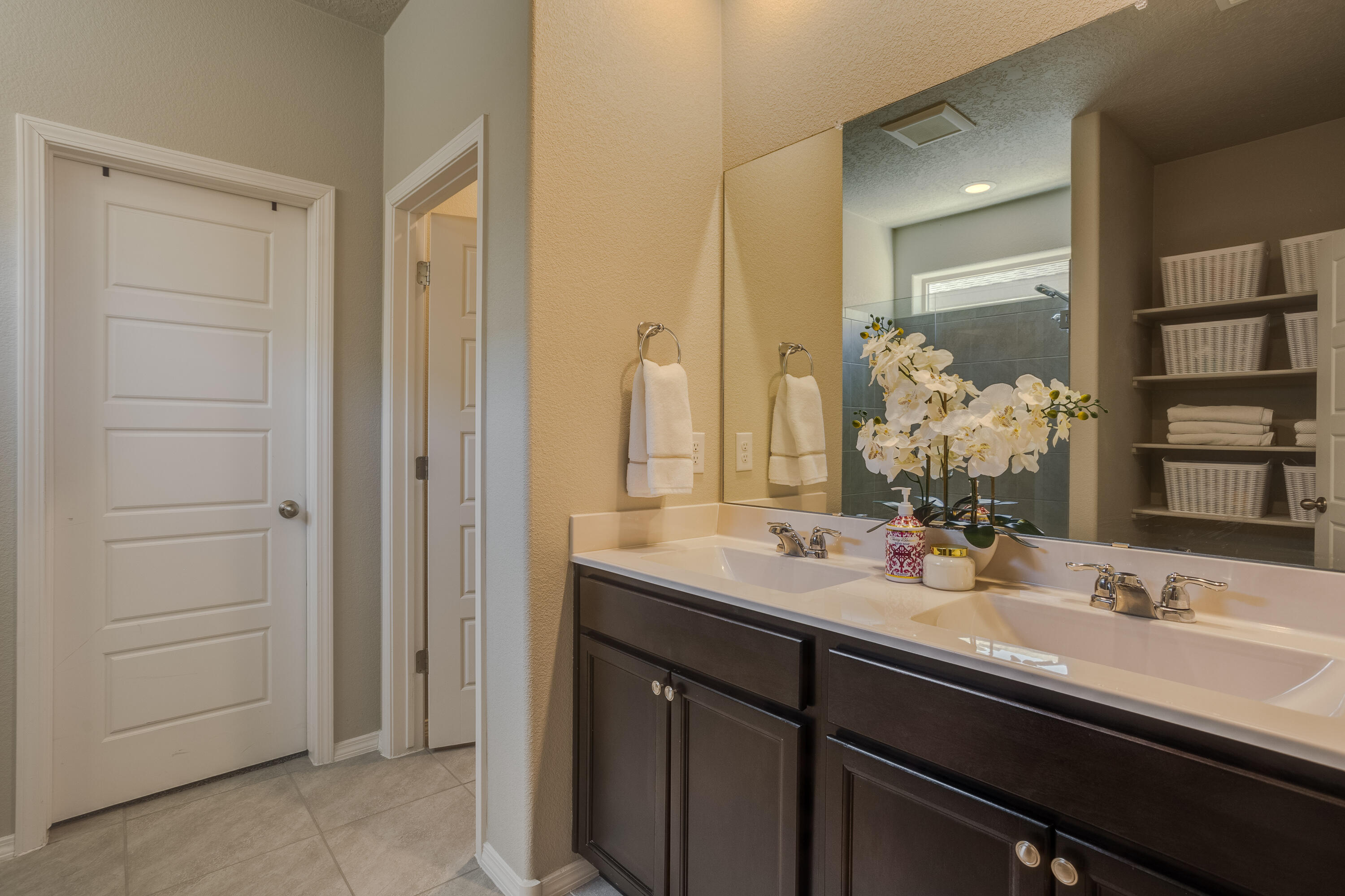 Photo 17 — 4847 MOUNT SALAS Street NE