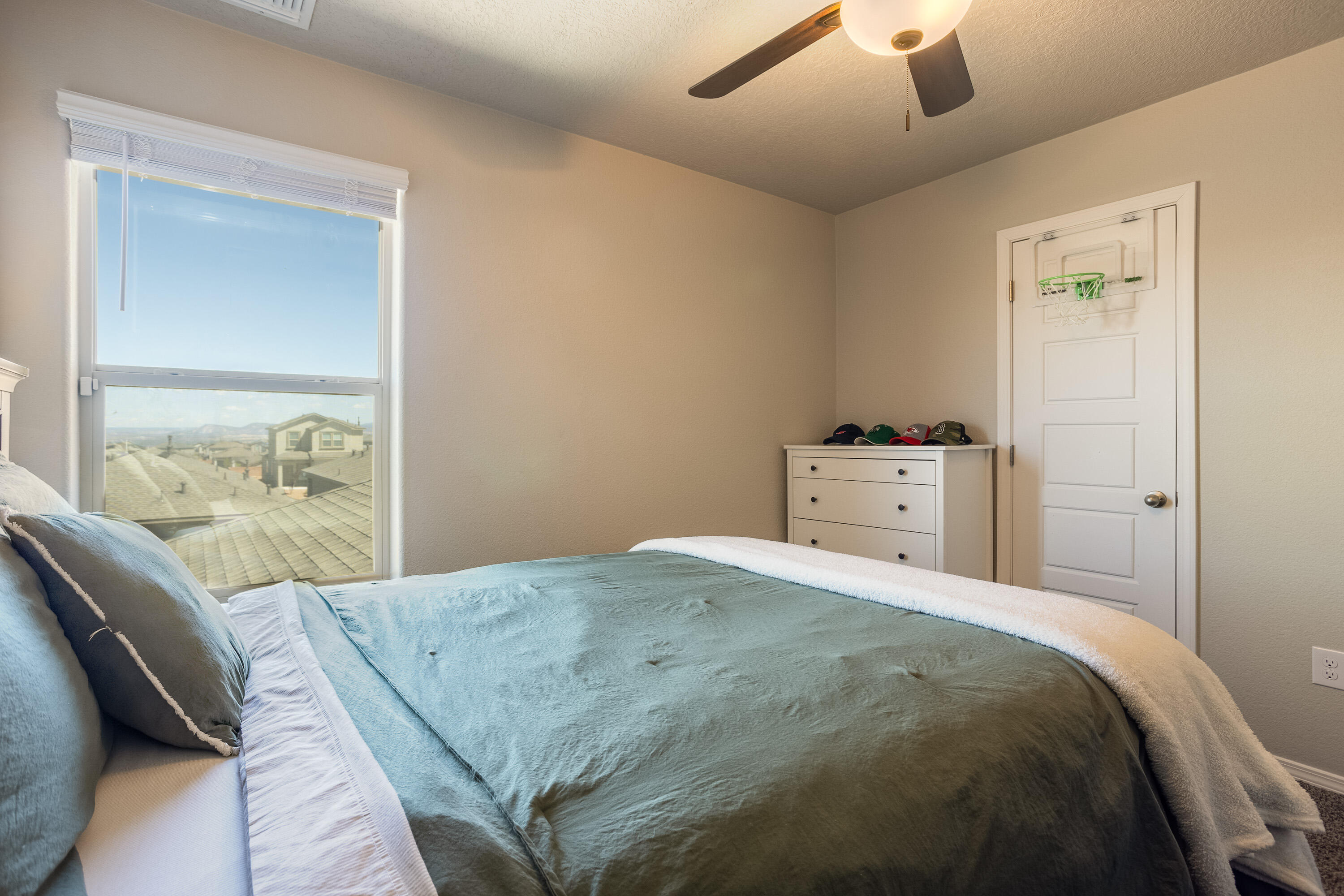 Photo 9 — 4847 MOUNT SALAS Street NE