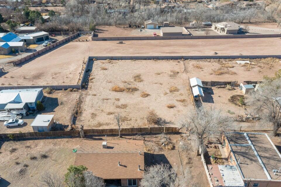 Photo 5 — 1037 Ortega Road NW