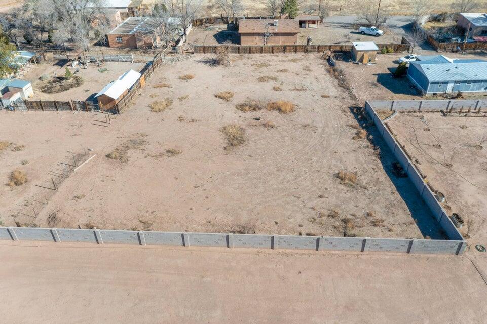 Photo 8 — 1037 Ortega Road NW