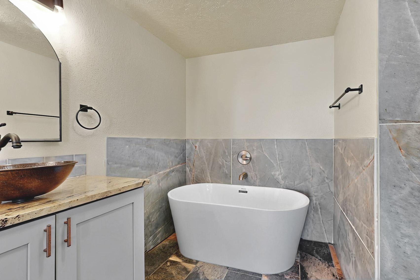 Photo 9 — 219 CENTRAL Avenue NW 308