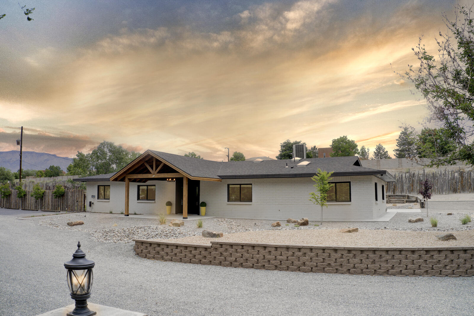 210 Josefita Road NE
