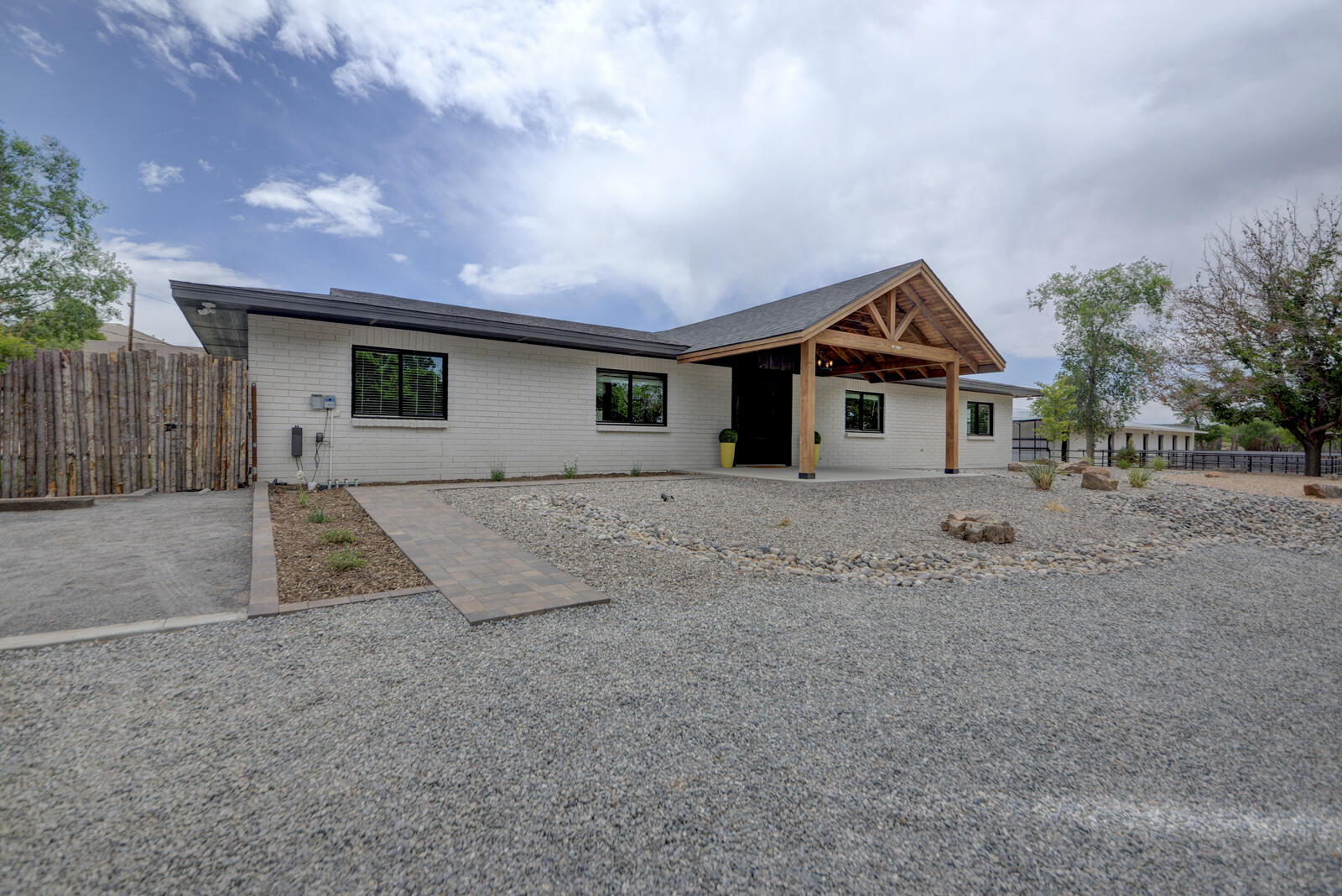 Photo 2 — 210 Josefita Road NE