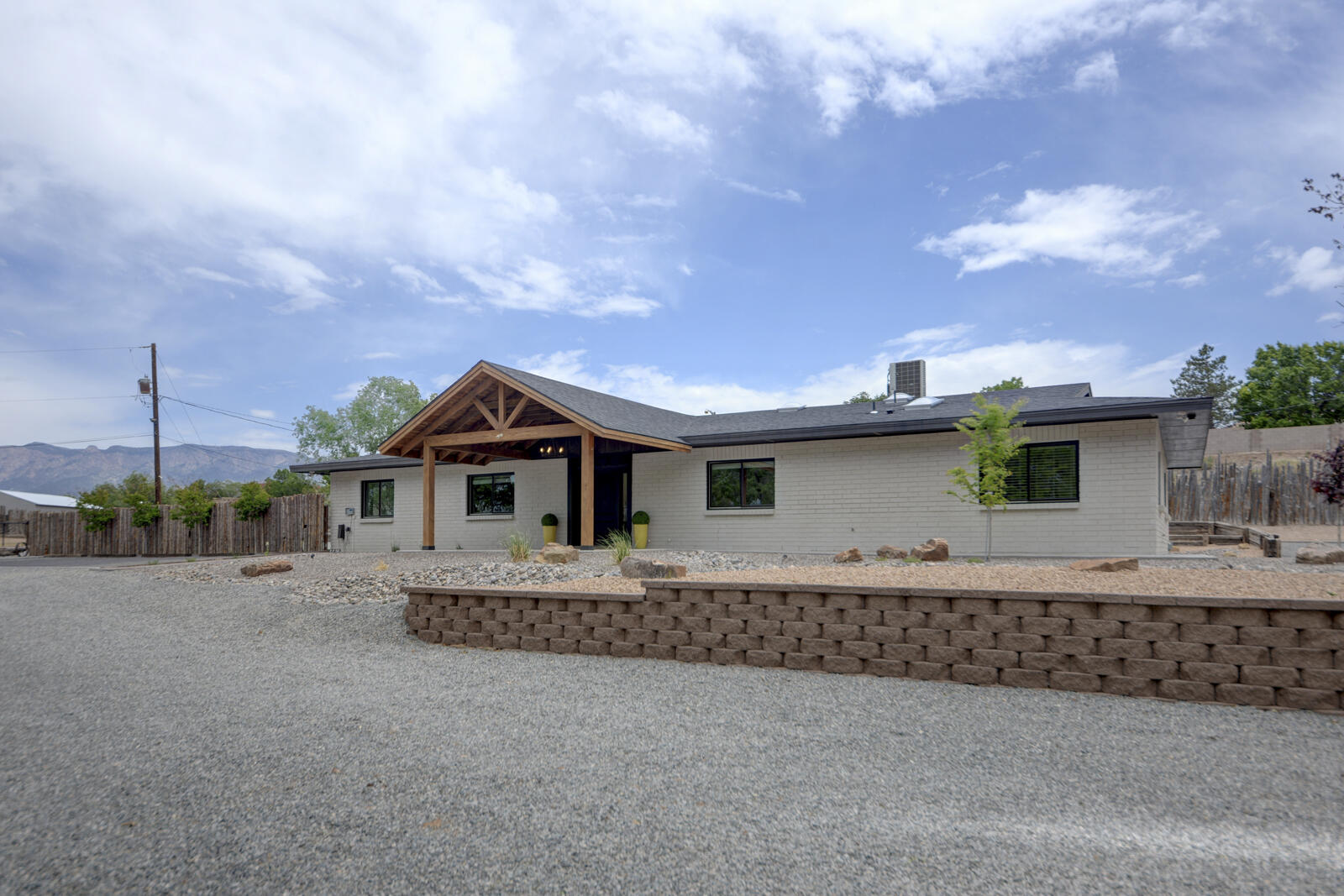 Photo 3 — 210 Josefita Road NE