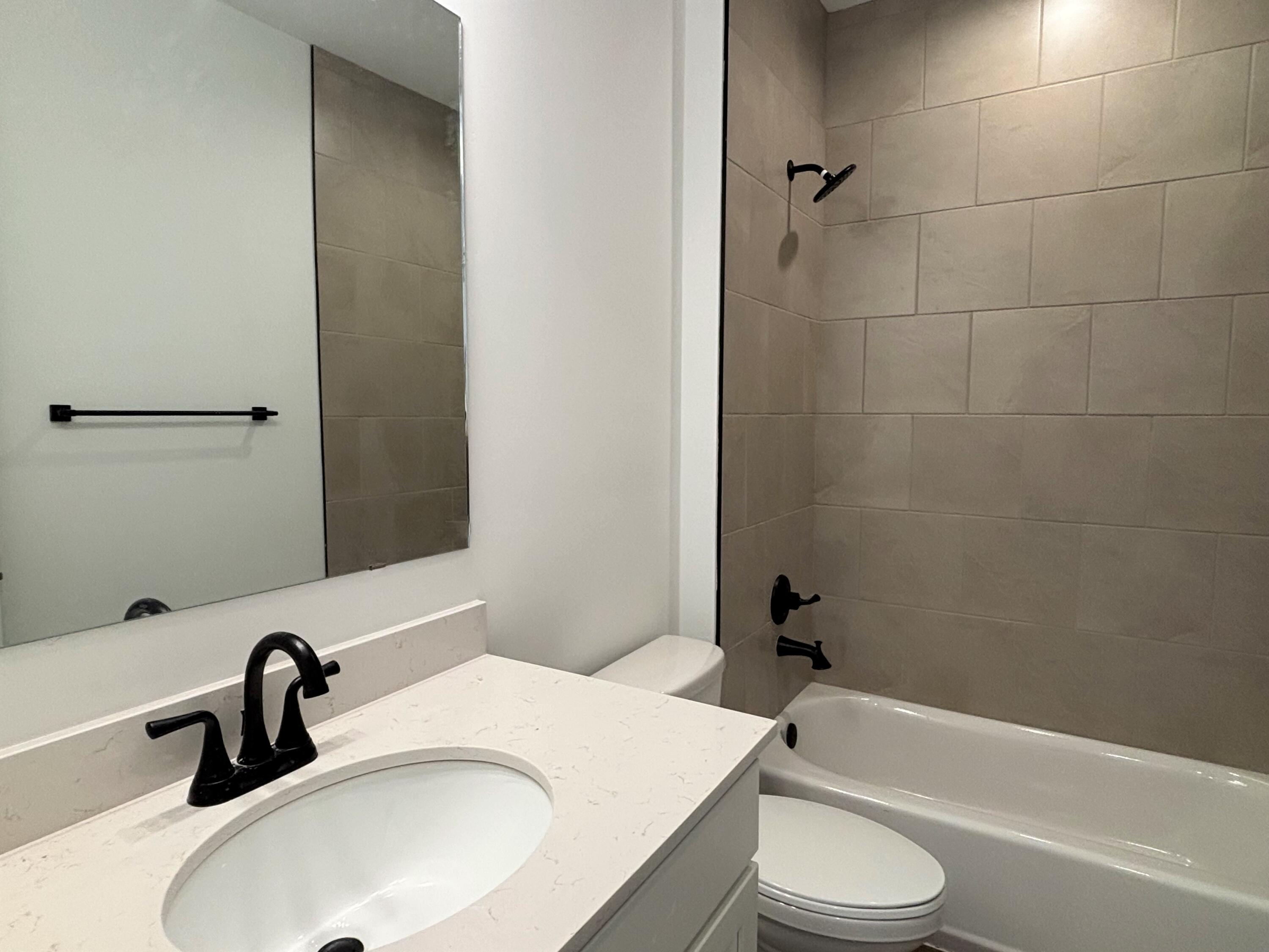 Photo 14 — 3121 Alicia Road NE