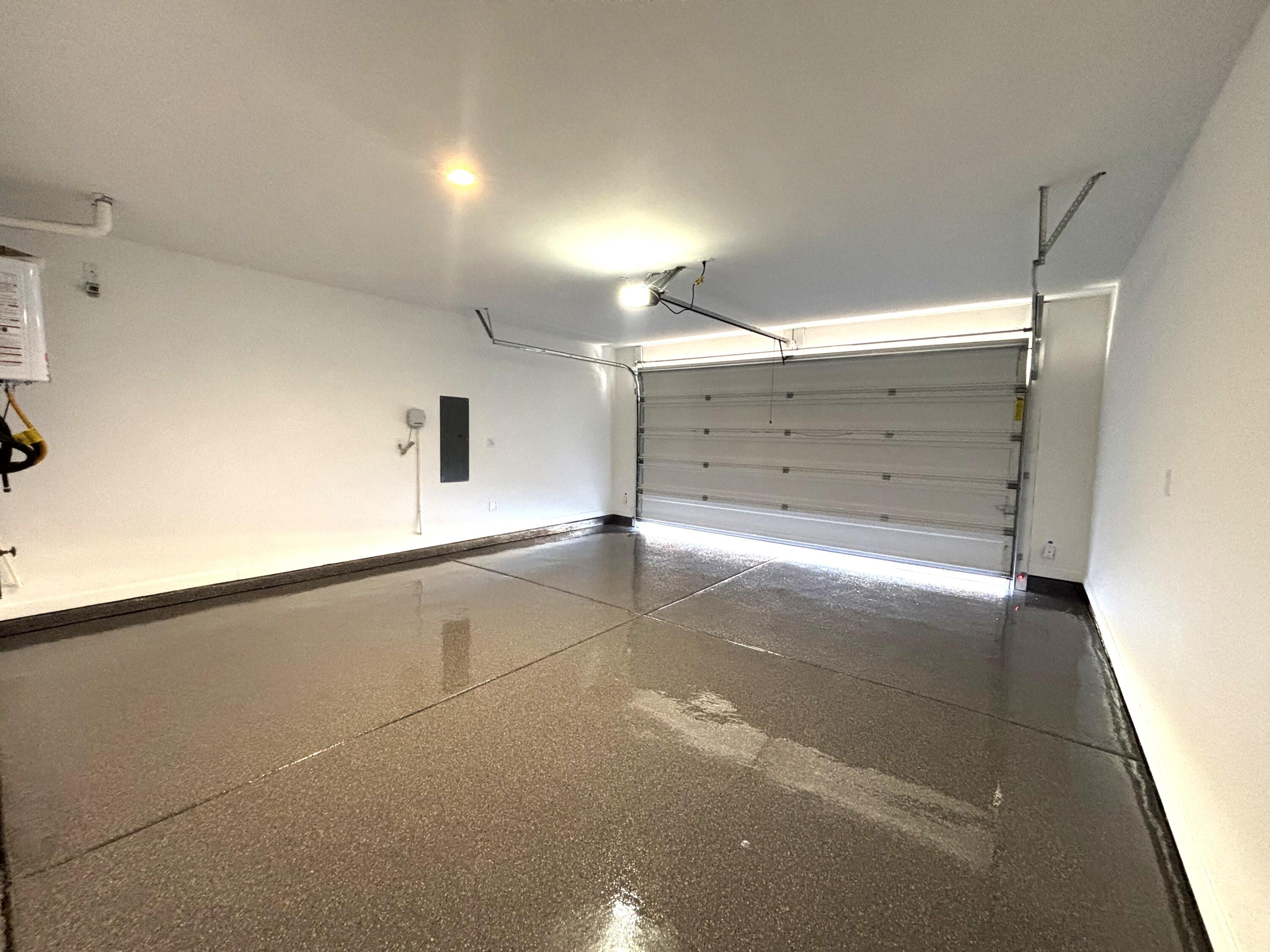 Photo 3 — 3121 Alicia Road NE