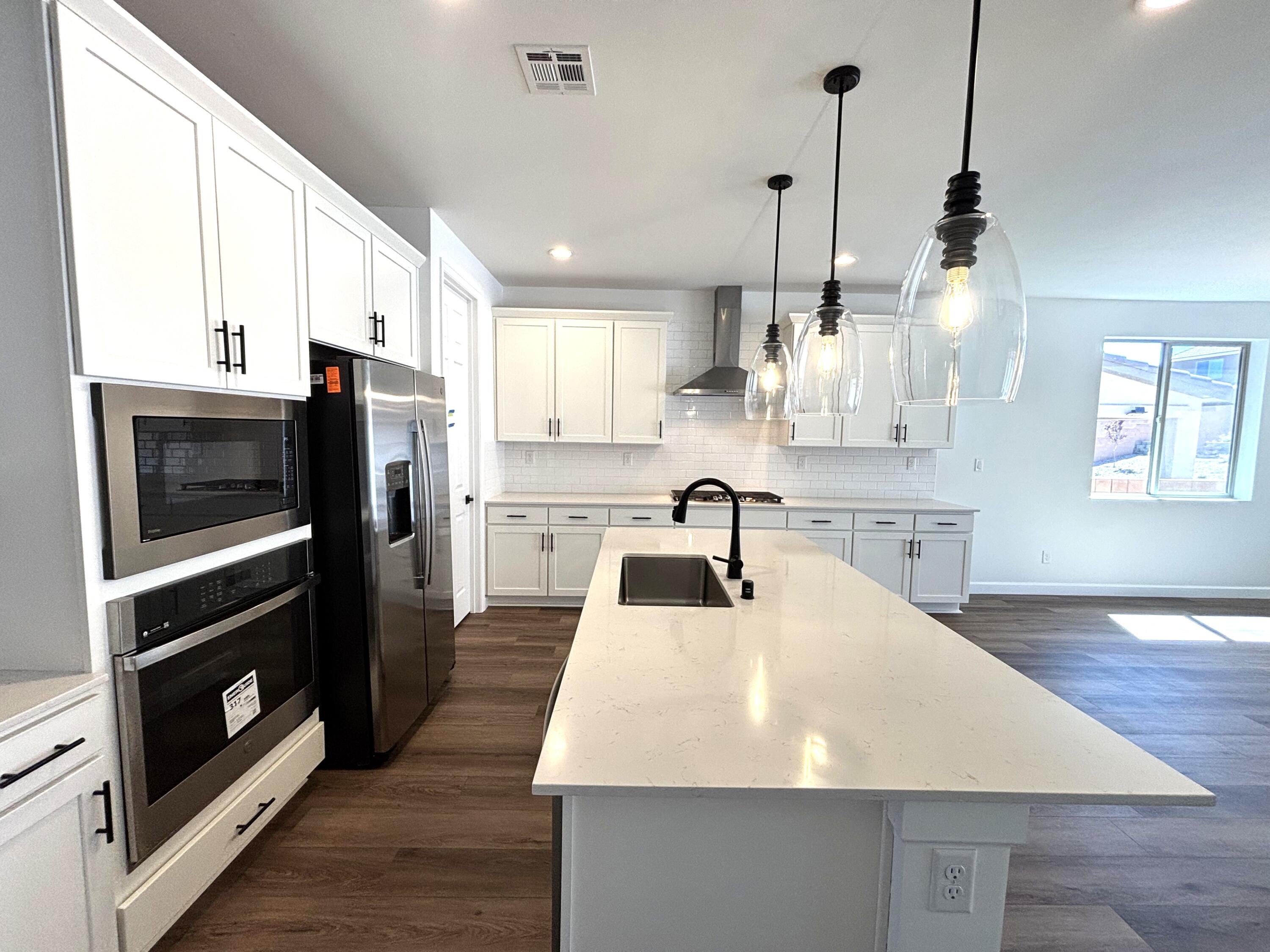 Photo 6 — 3121 Alicia Road NE
