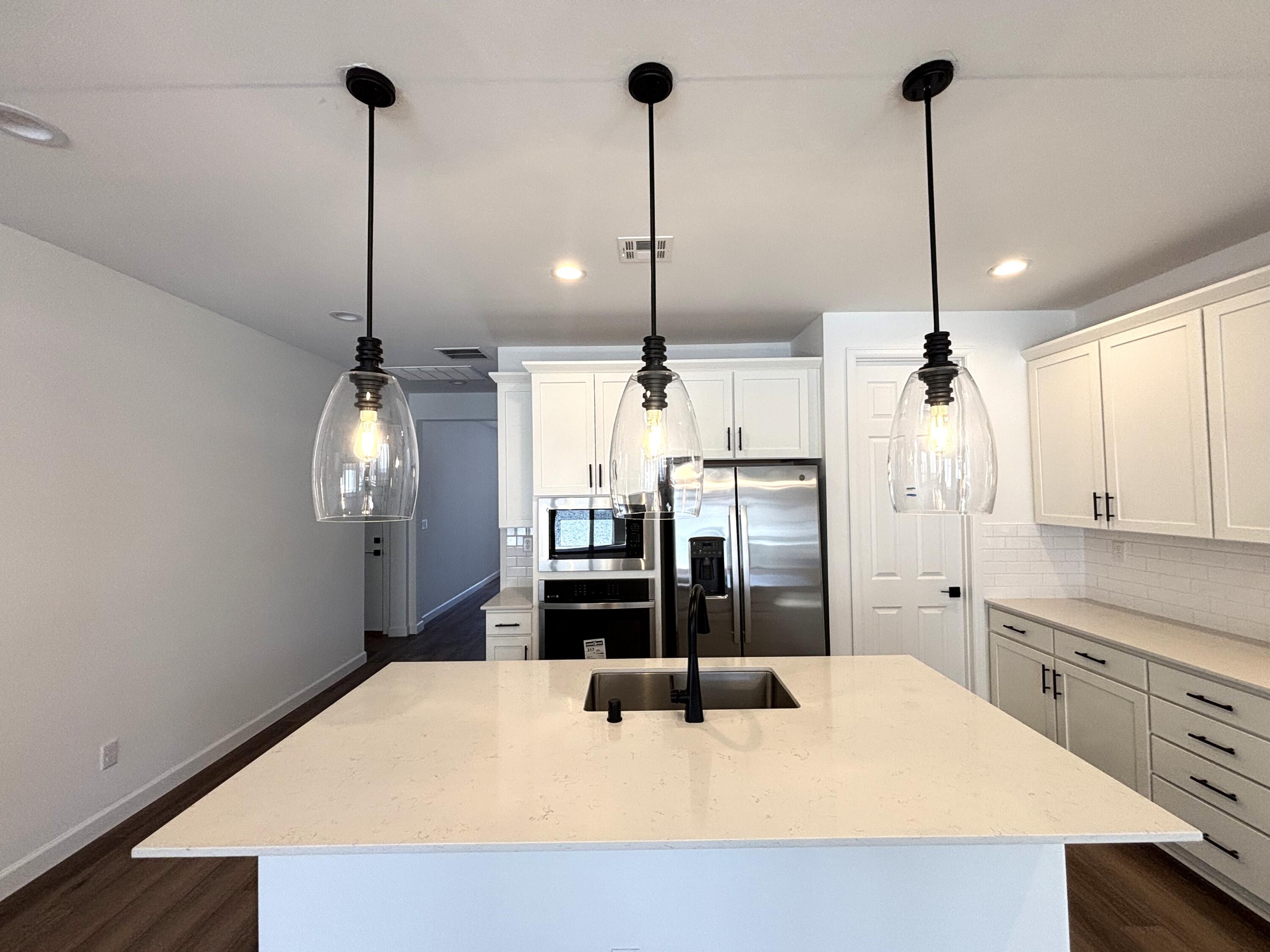 Photo 7 — 3121 Alicia Road NE