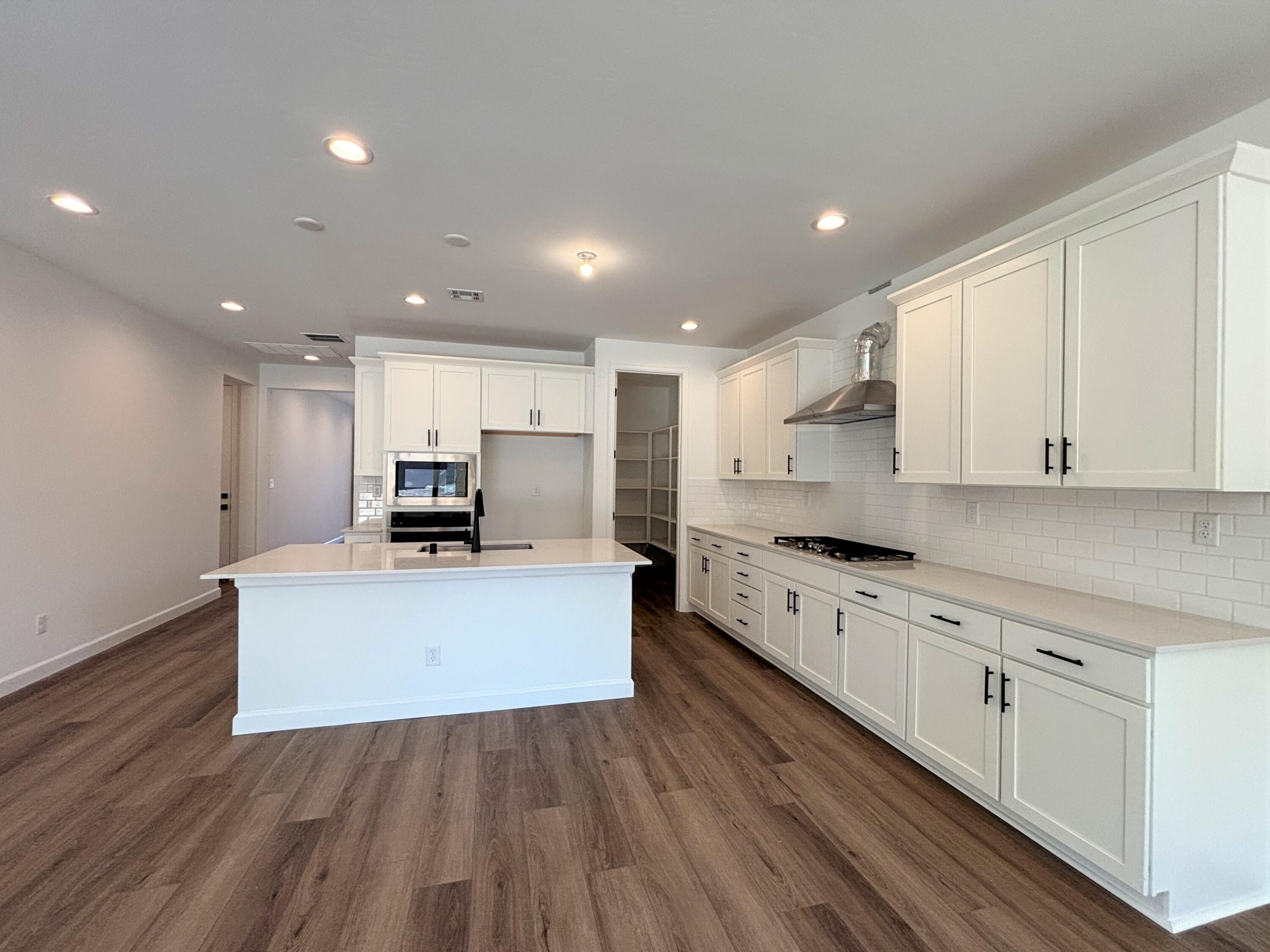 Photo 8 — 3121 Alicia Road NE
