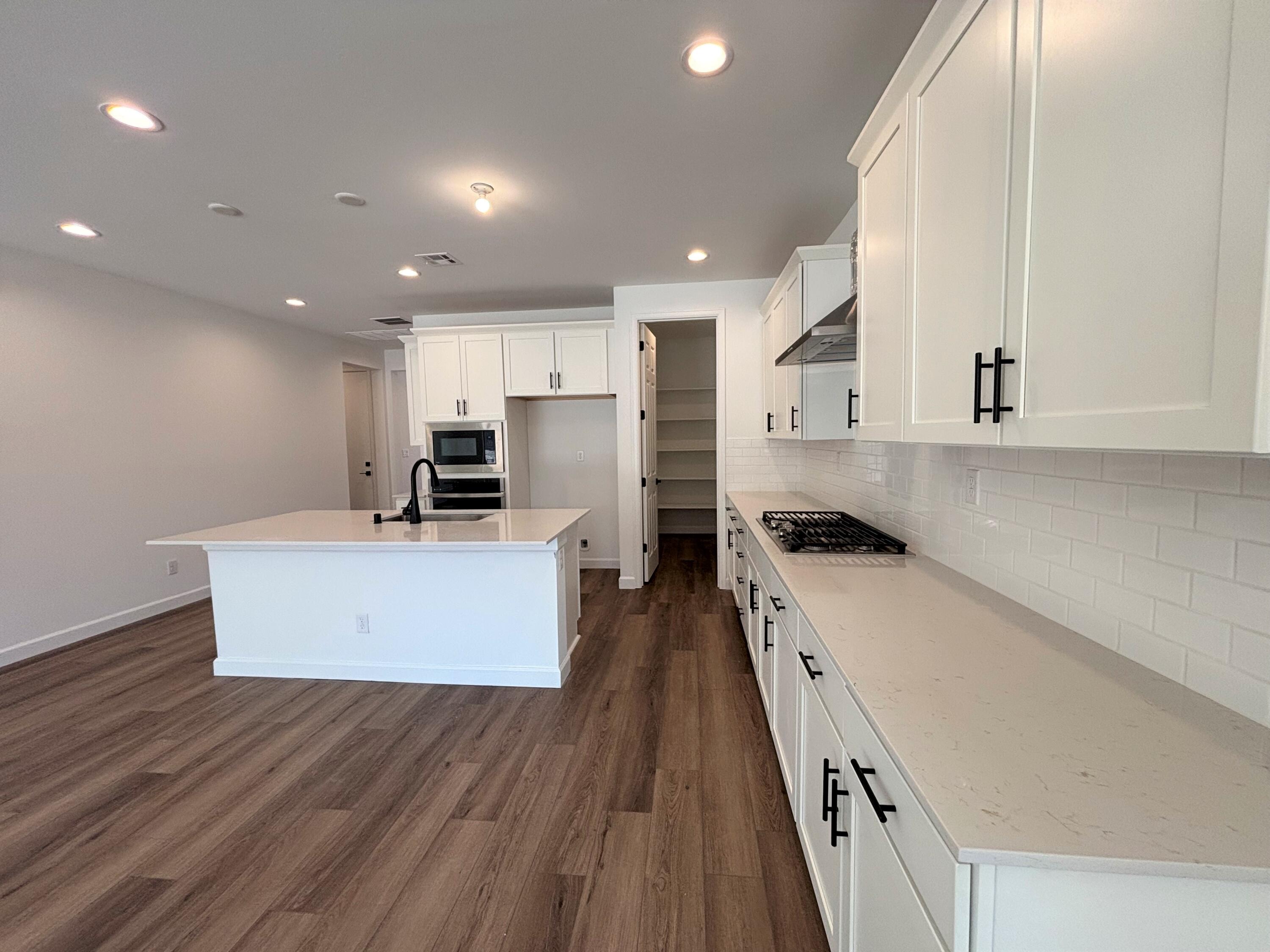 Photo 9 — 3121 Alicia Road NE