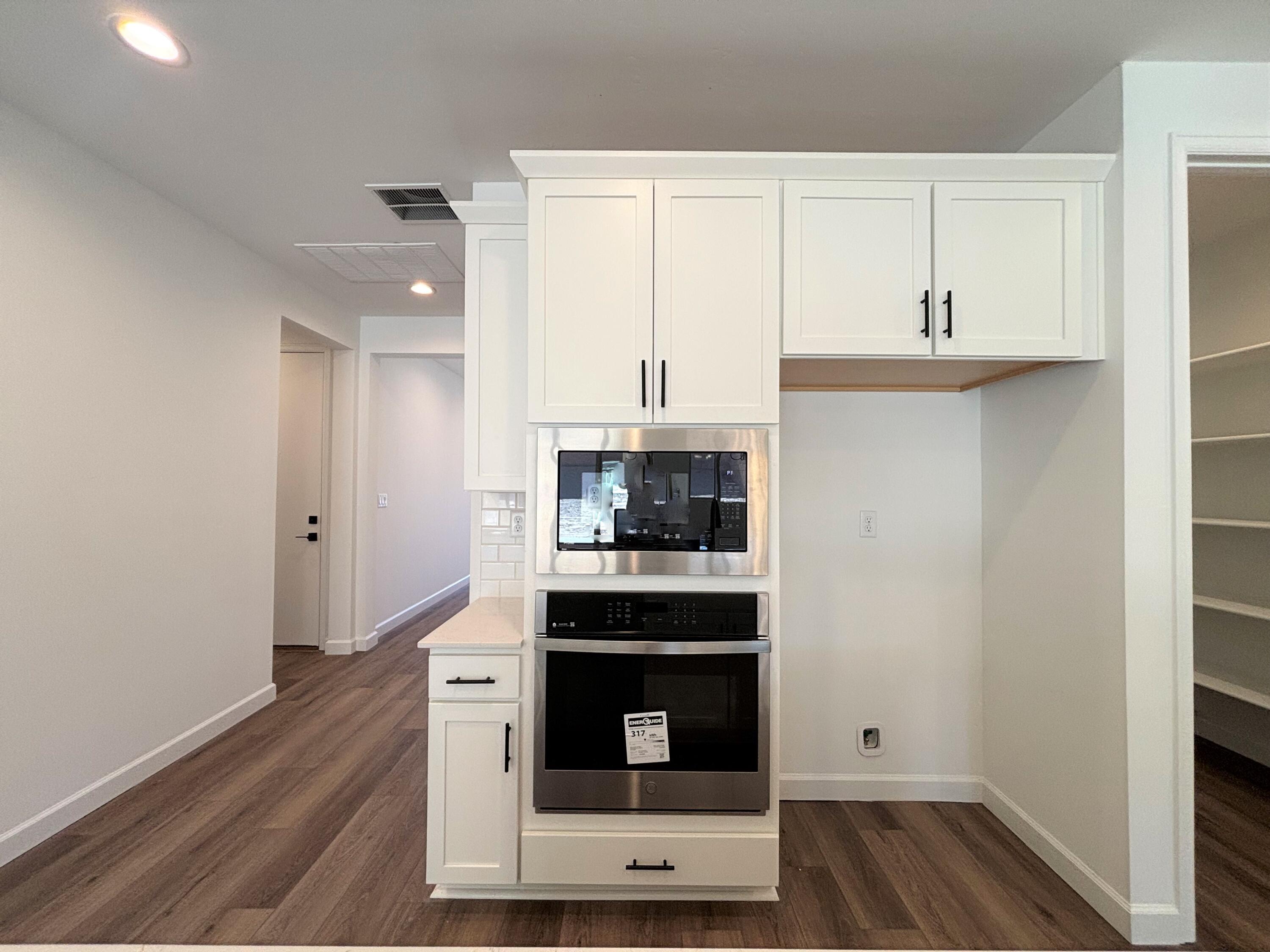 Photo 10 — 3121 Alicia Road NE