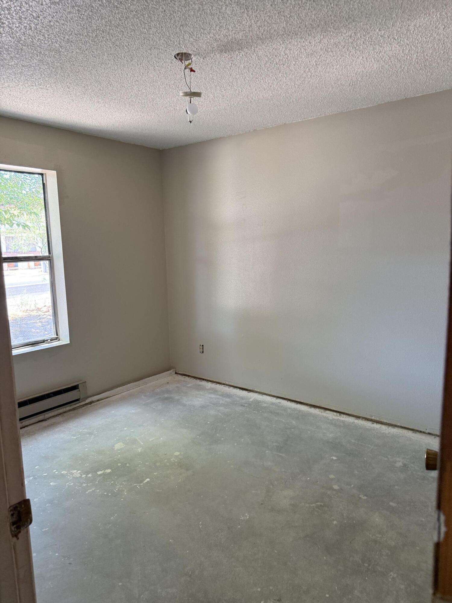 Photo 6 — 1203 Drake Street