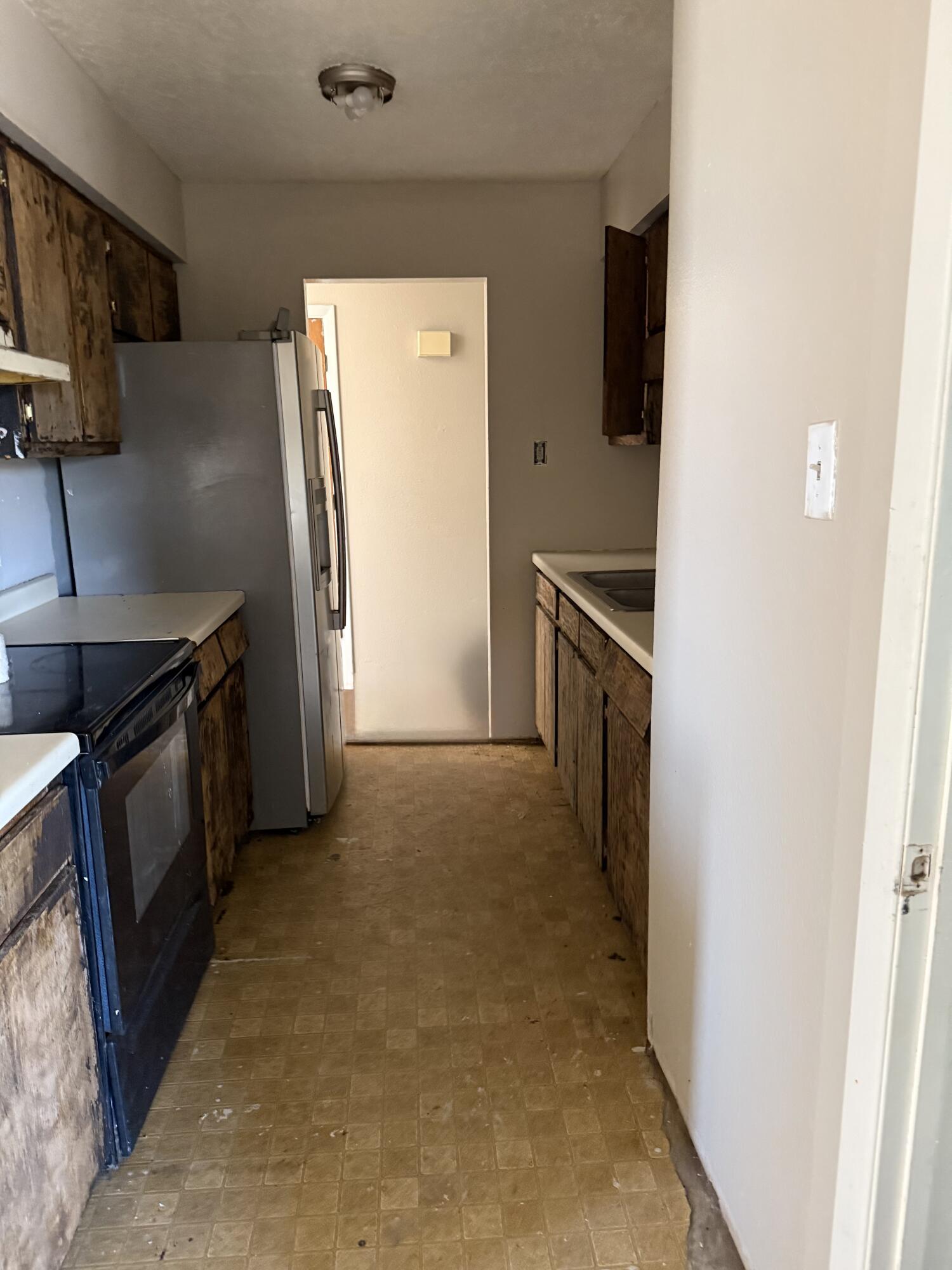 Photo 2 — 1203 Drake Street