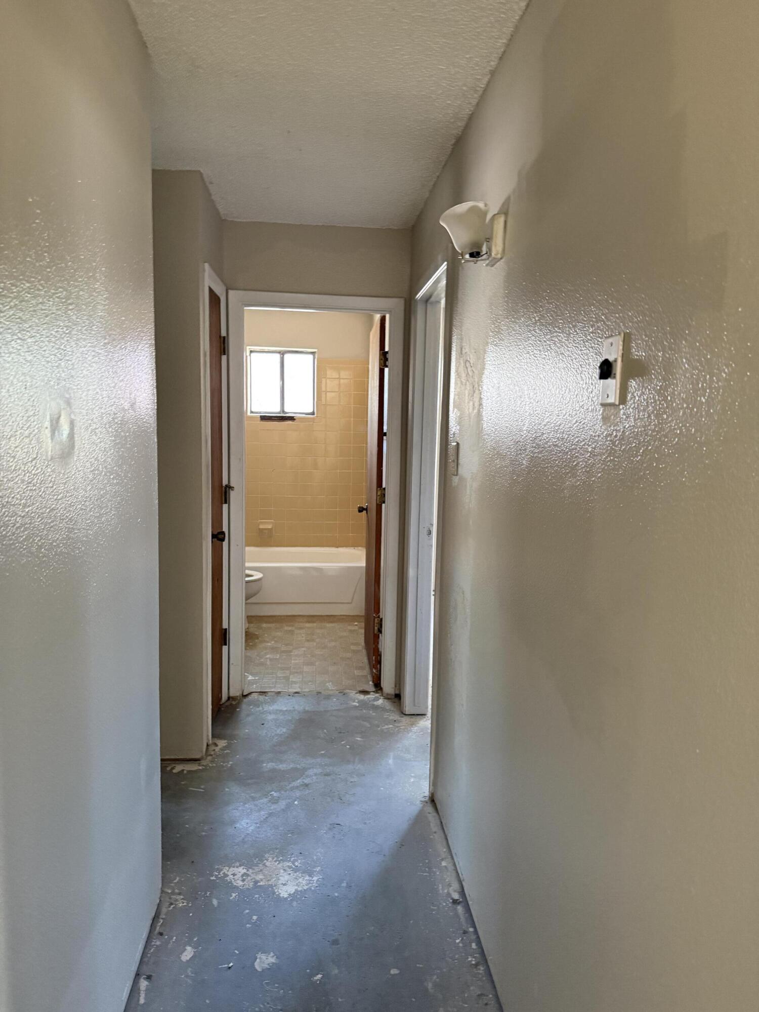 Photo 10 — 1203 Drake Street