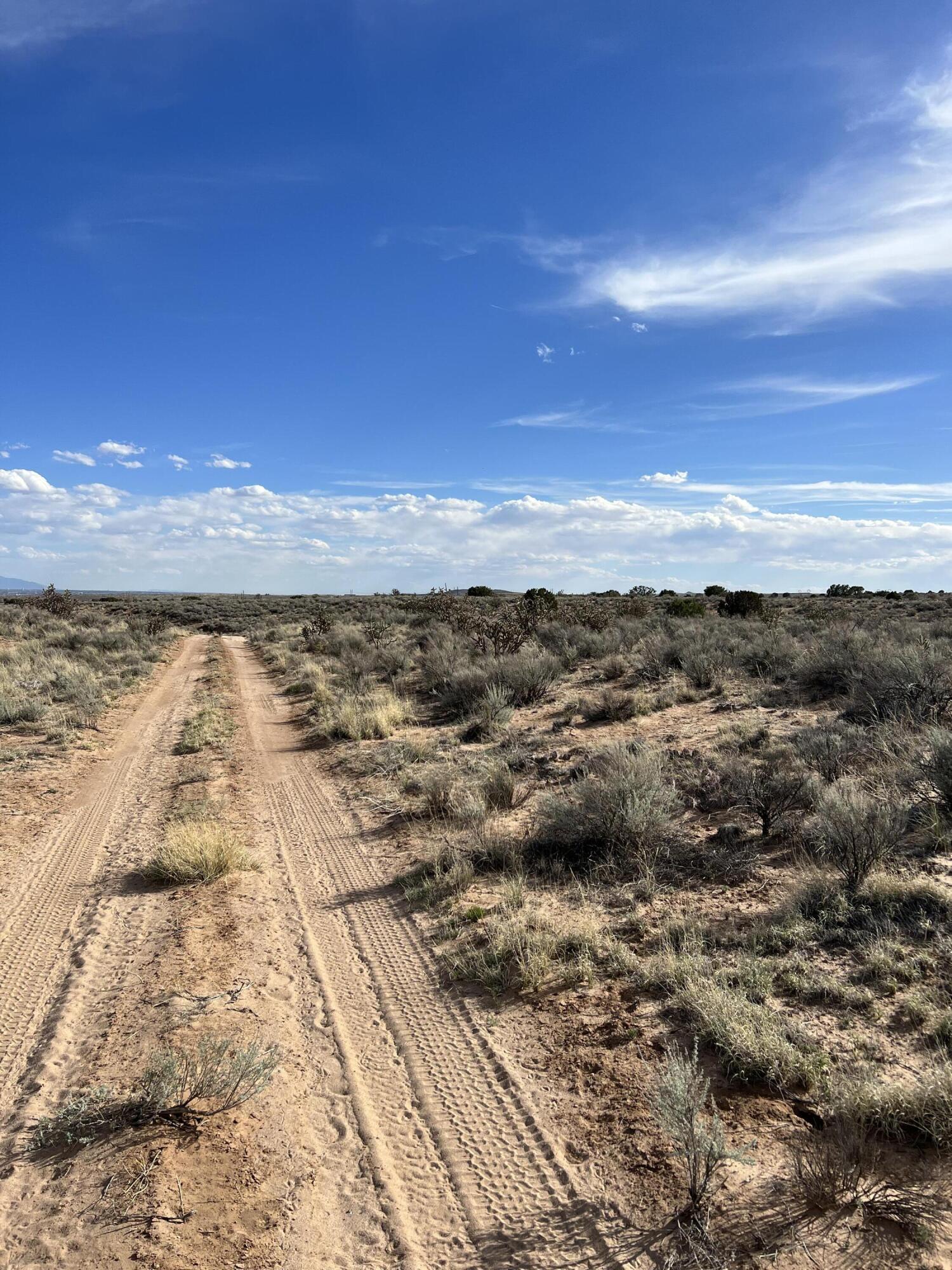 Photo 5 — 5019/5023 Villanelle Road