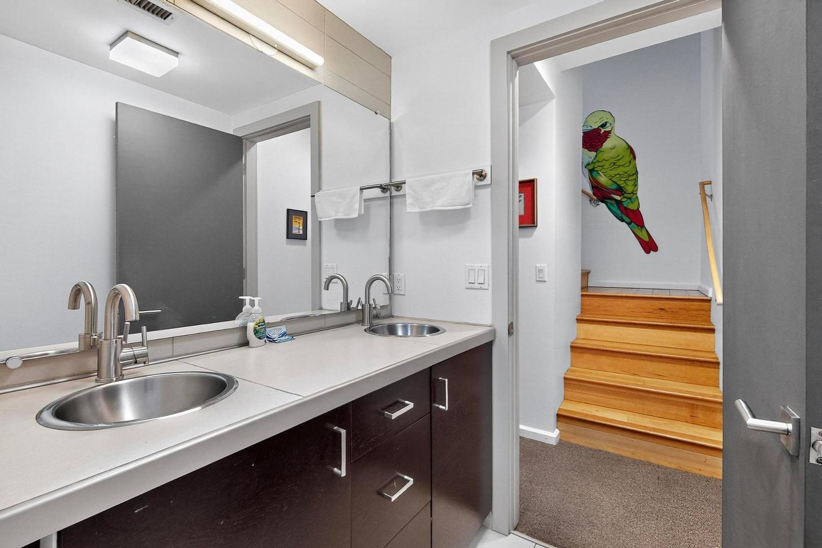 Photo 16 — 343 Platinum Street SW B