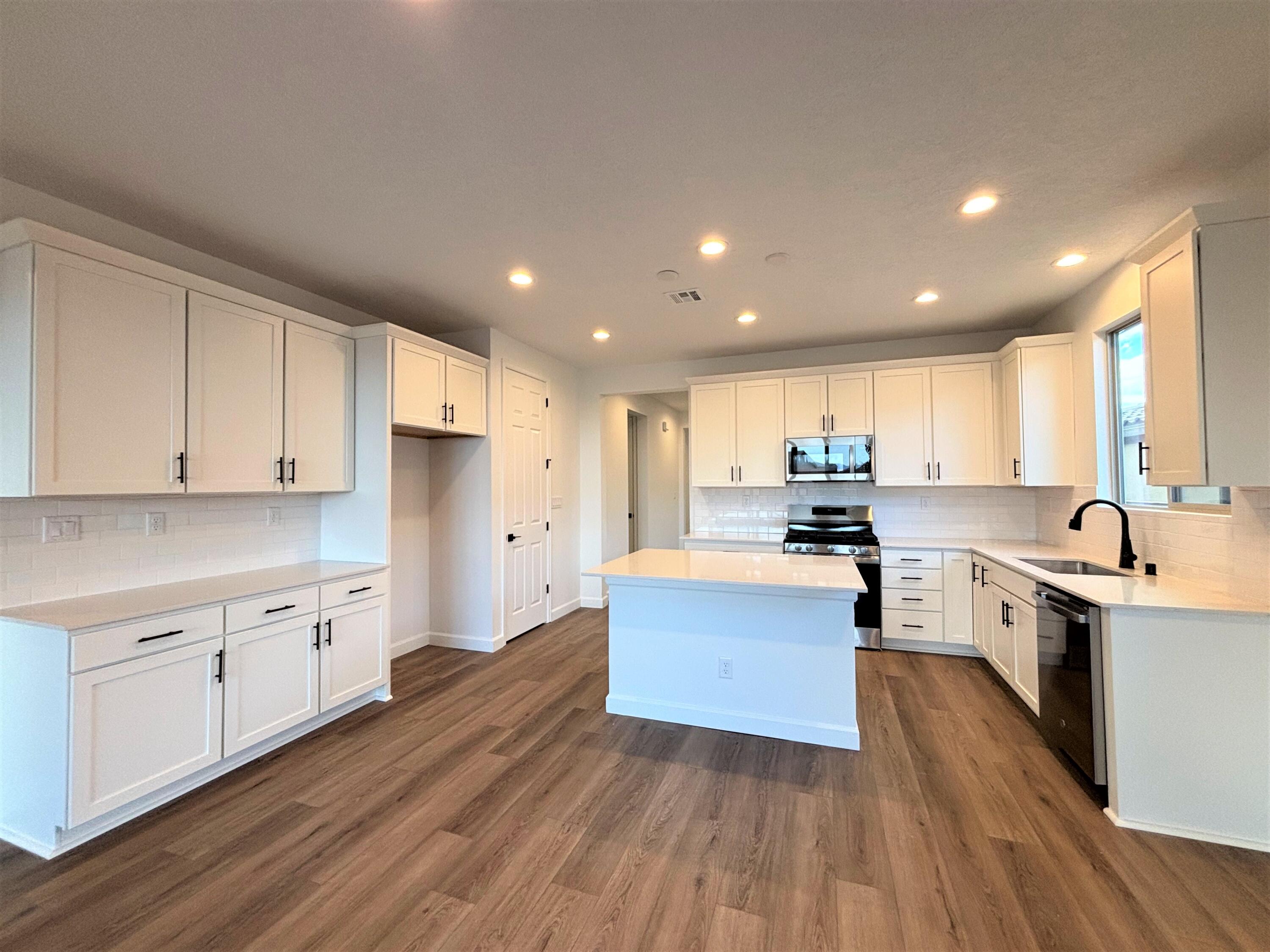 Photo 16 — 5436 Blazing Star Street NE