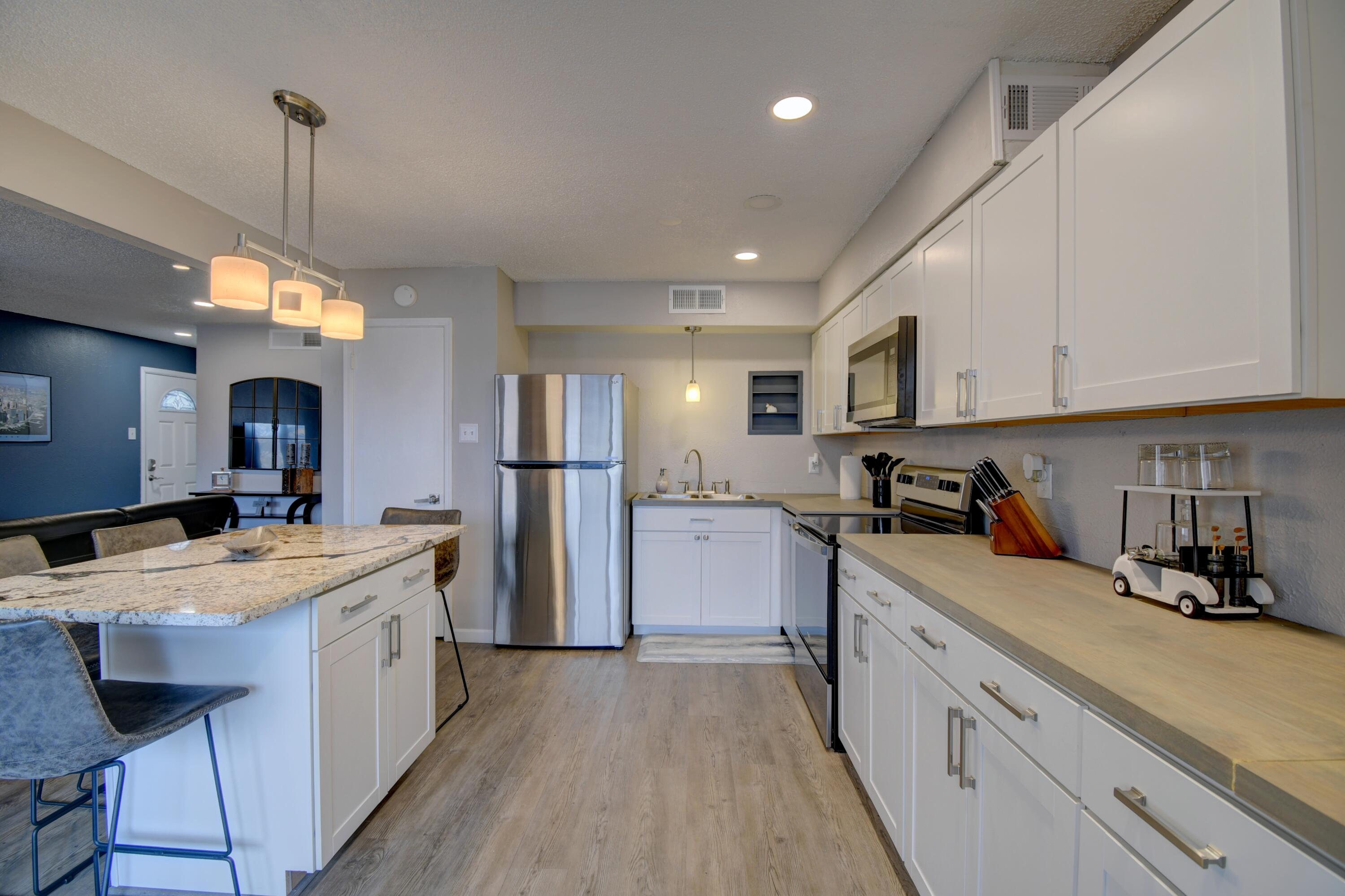 Photo 4 — 4713 COUNTRY CLUB Lane NW D-4