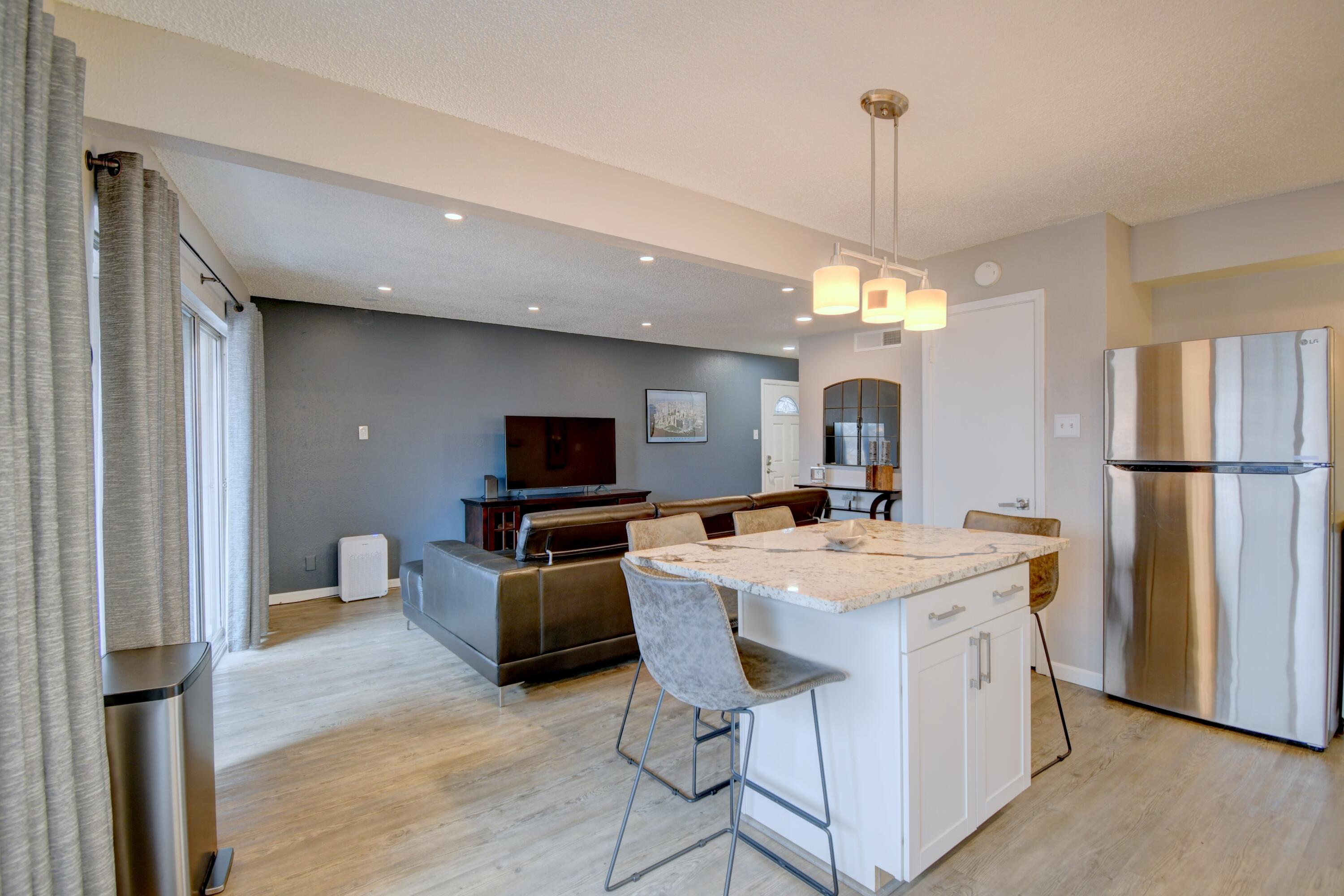 Photo 5 — 4713 COUNTRY CLUB Lane NW D-4