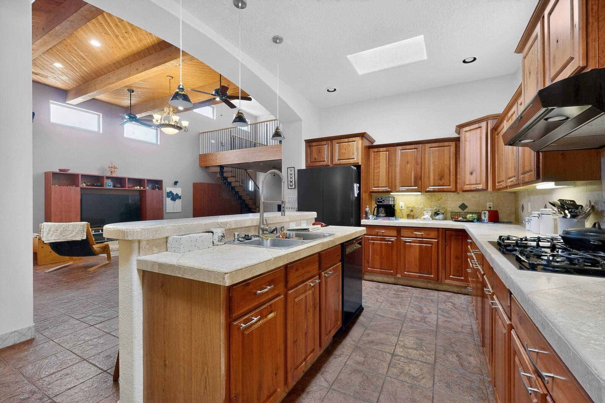 Photo 20 — 2705 Lerma Road NE
