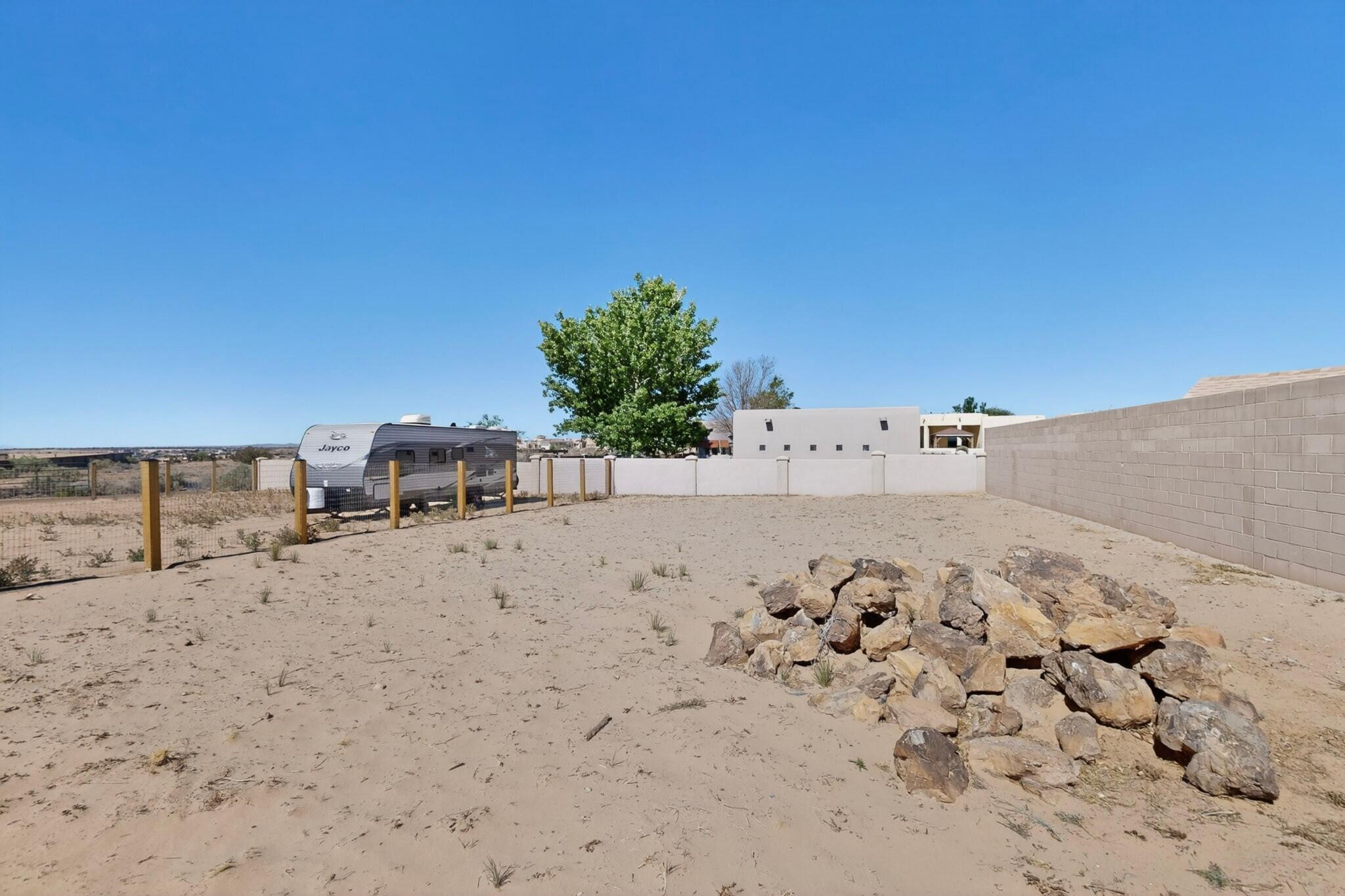 Photo 10 — 2705 Lerma Road NE