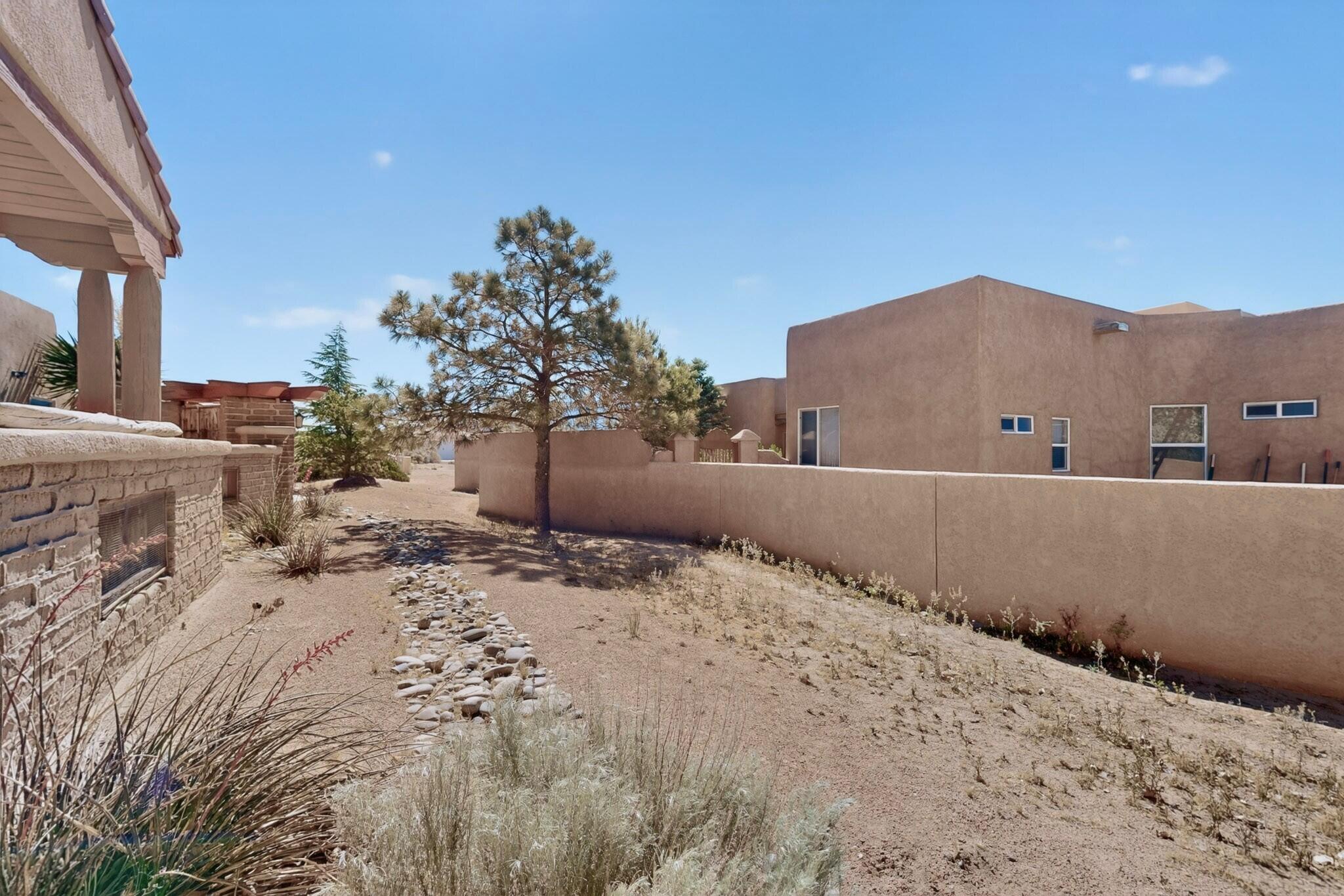 Photo 13 — 2705 Lerma Road NE