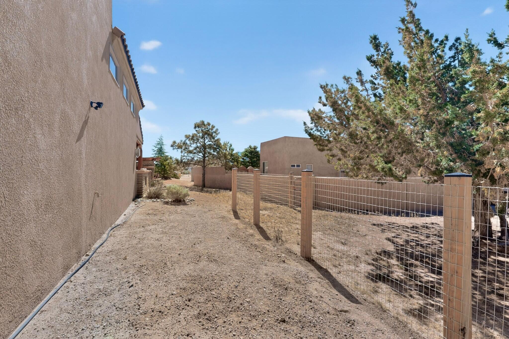 Photo 14 — 2705 Lerma Road NE