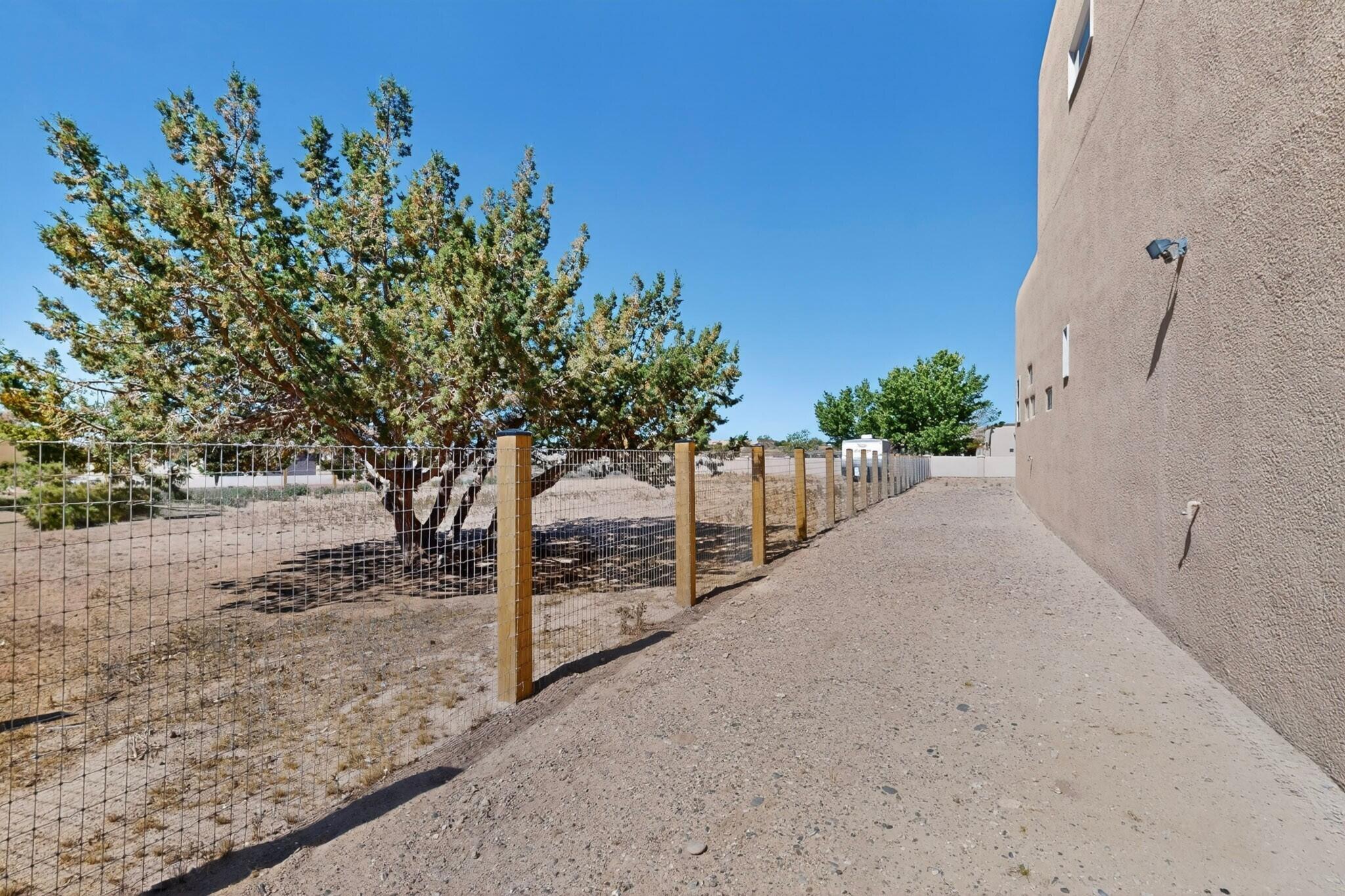 Photo 15 — 2705 Lerma Road NE