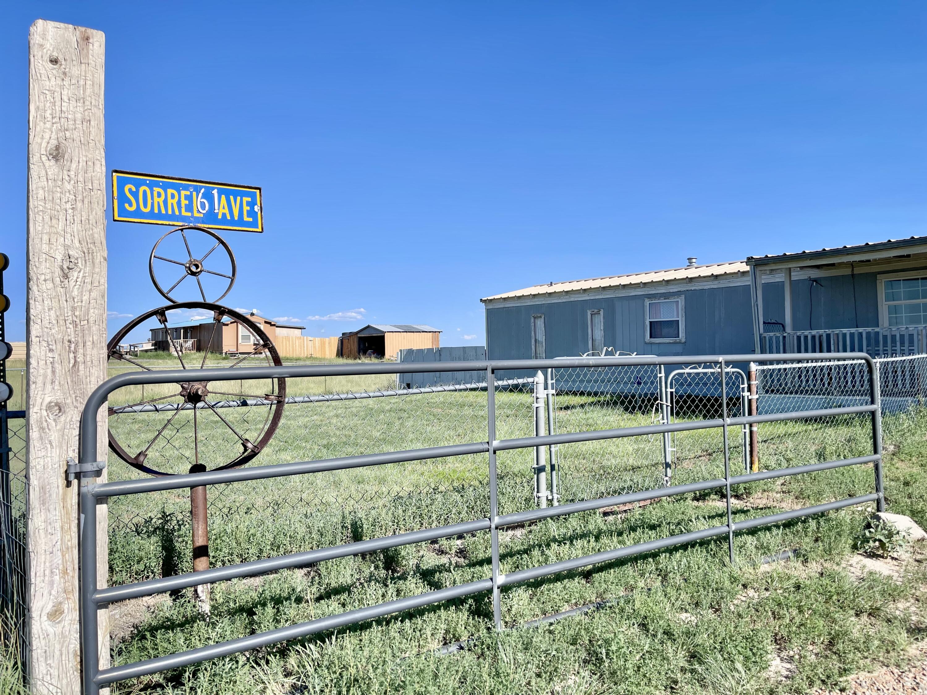 Photo 5 — 61 SORREL Avenue