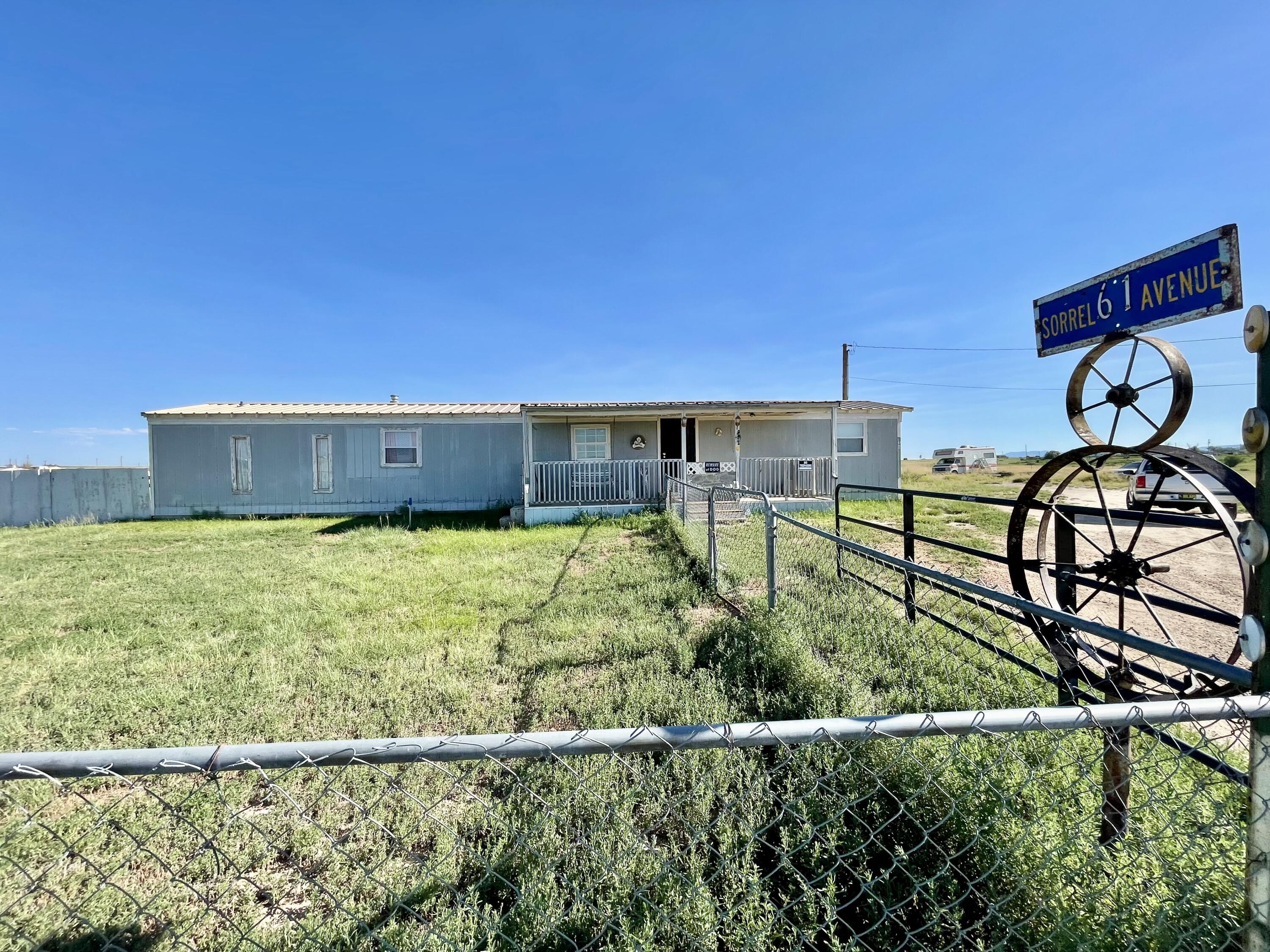 Photo 3 — 61 SORREL Avenue