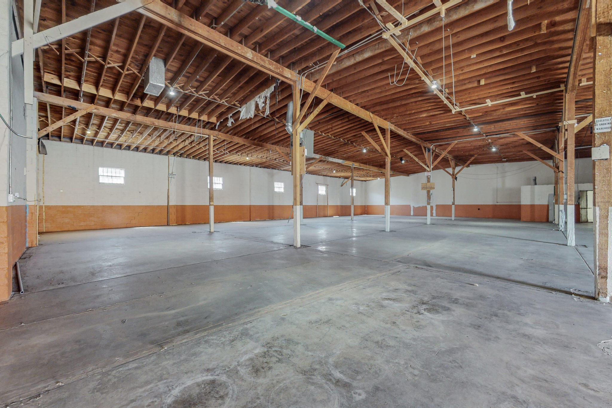 Photo 5 — 1823 COMMERCIAL Street NE D