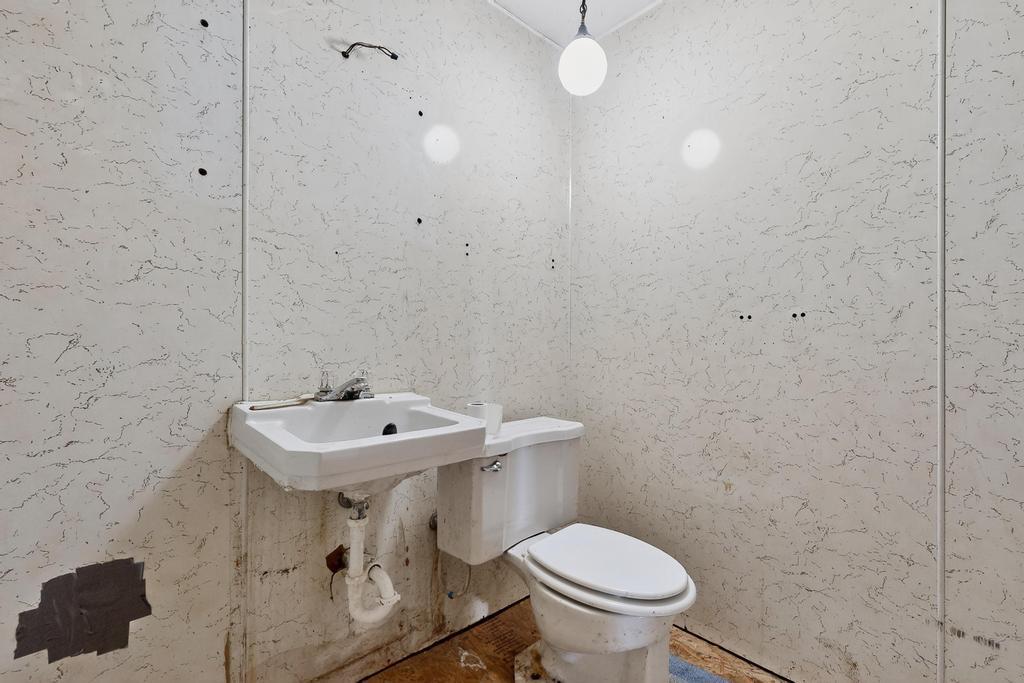 Photo 9 — 24 Lee Road