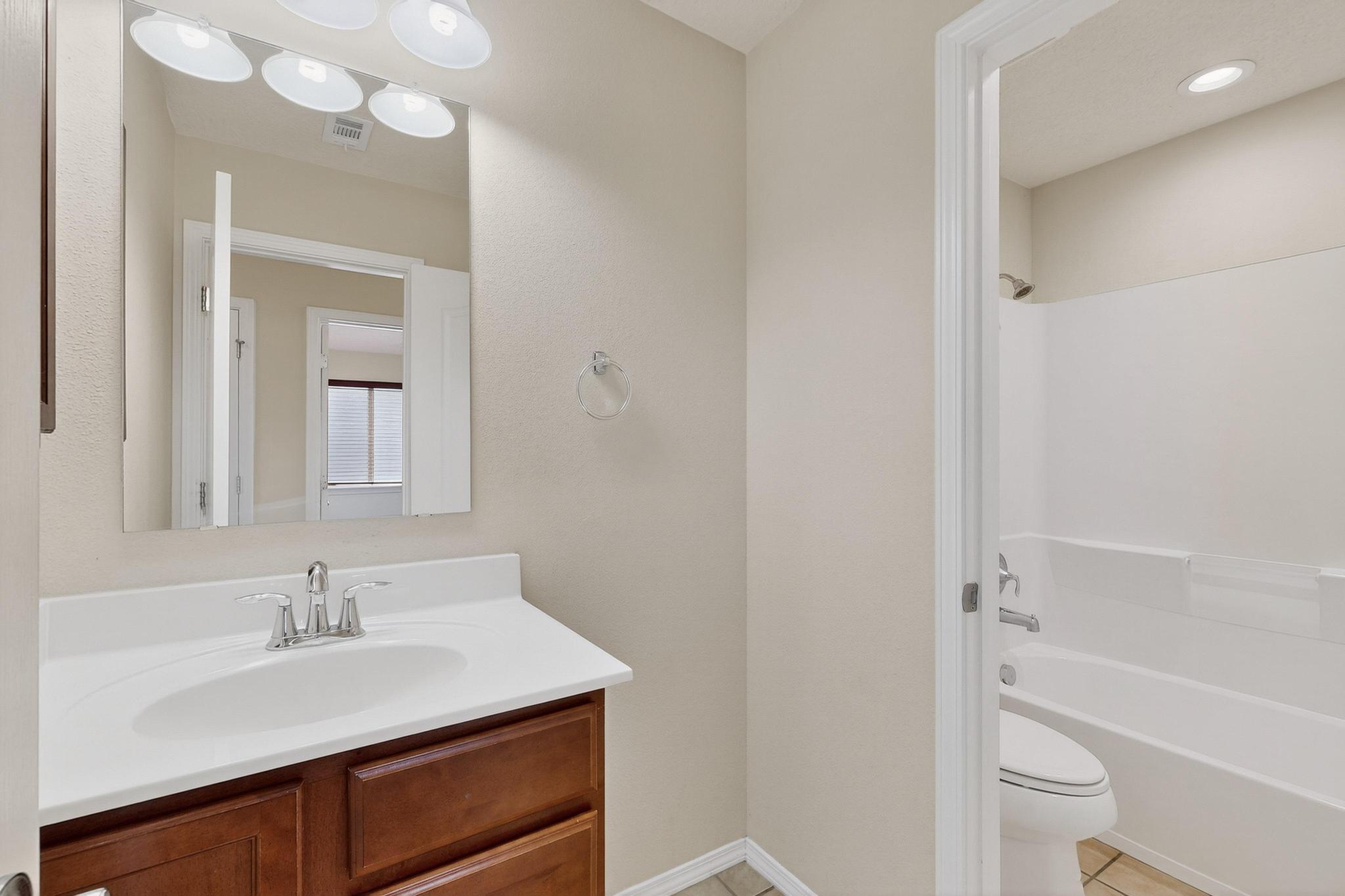 Photo 7 — 2015 SALVATOR Drive SE
