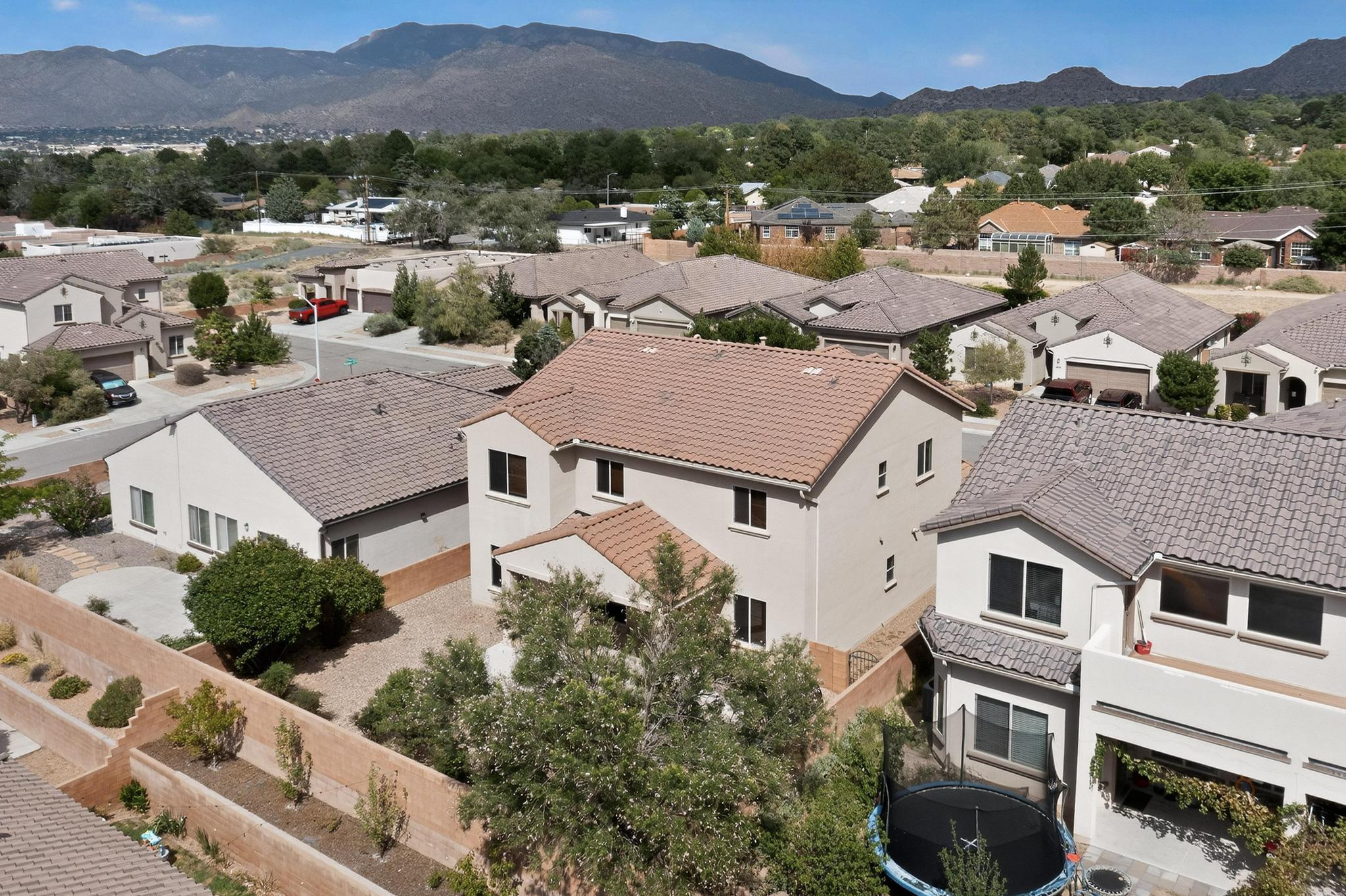 Photo 3 — 2015 SALVATOR Drive SE
