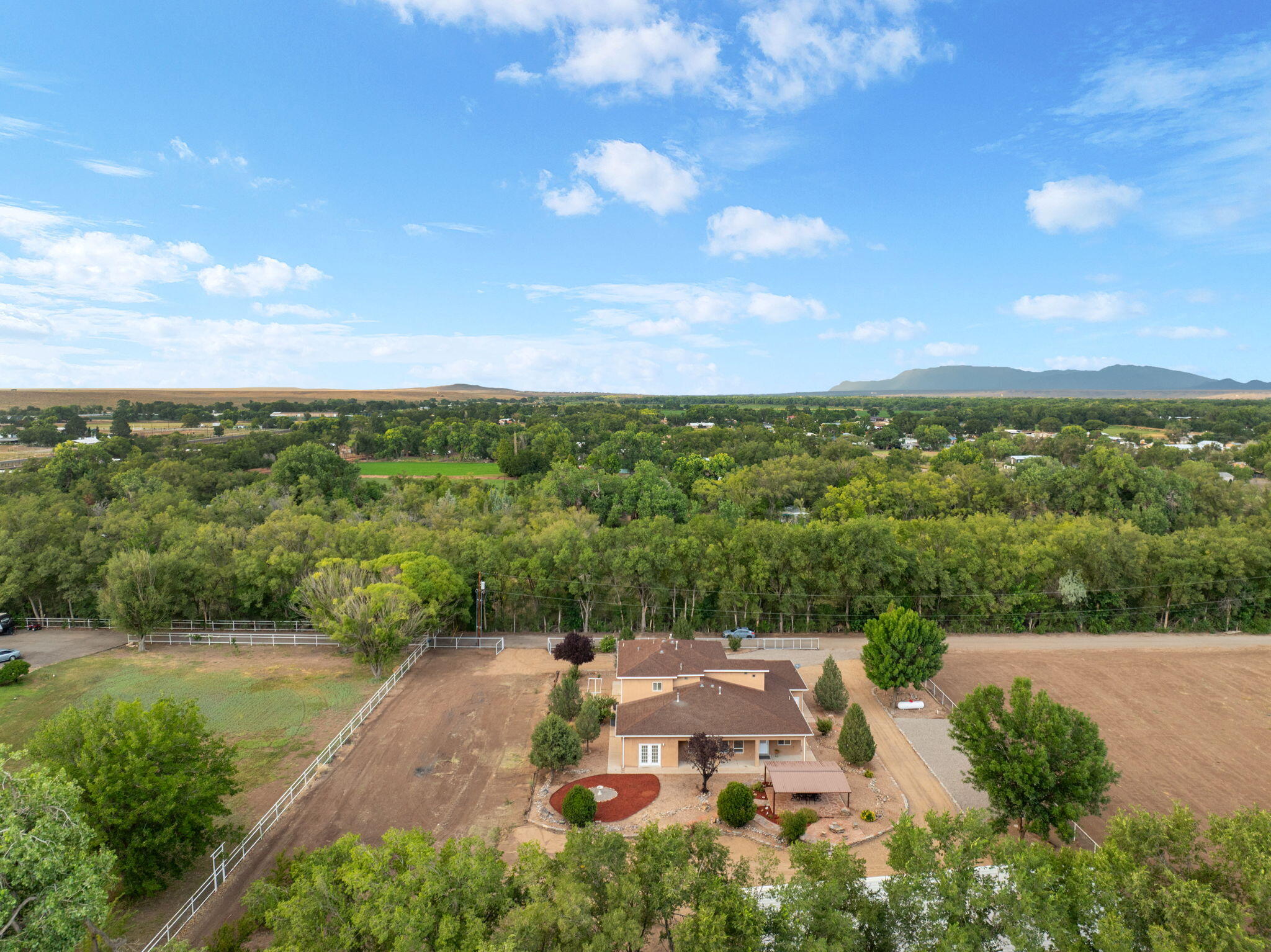 Photo 2 — 103 CHANTELLY Lane