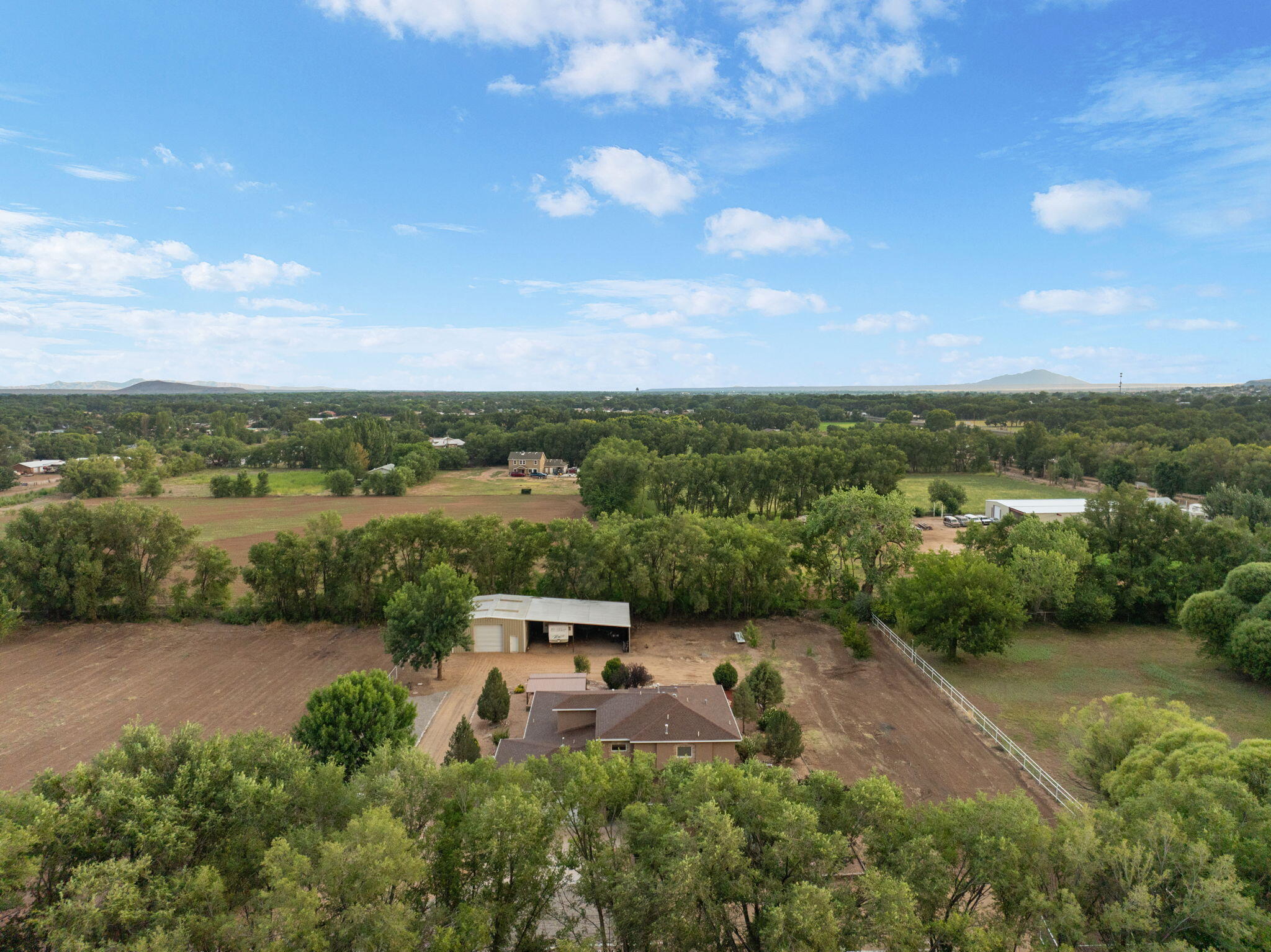Photo 4 — 103 CHANTELLY Lane