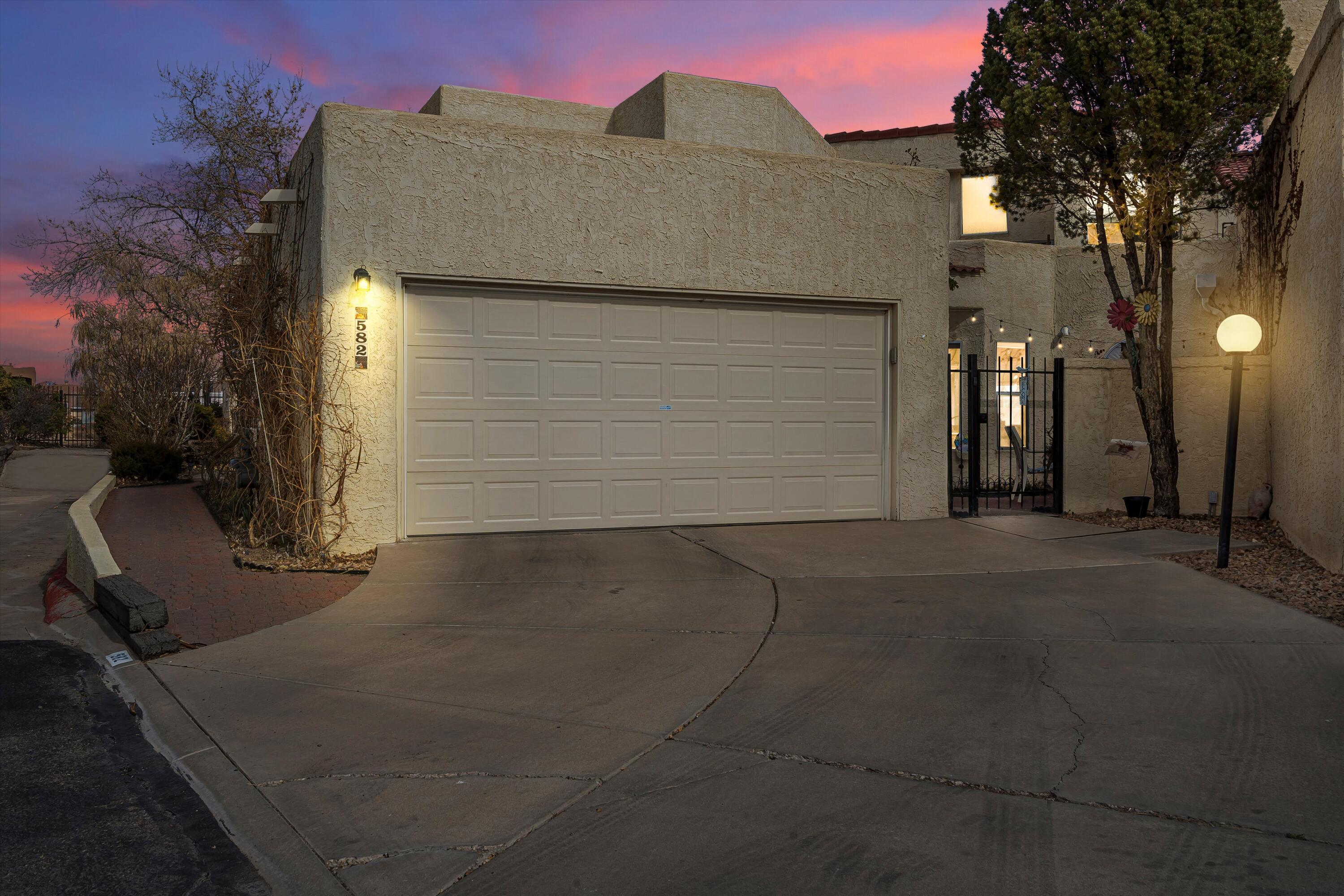 582 EASTLAKE Drive SE