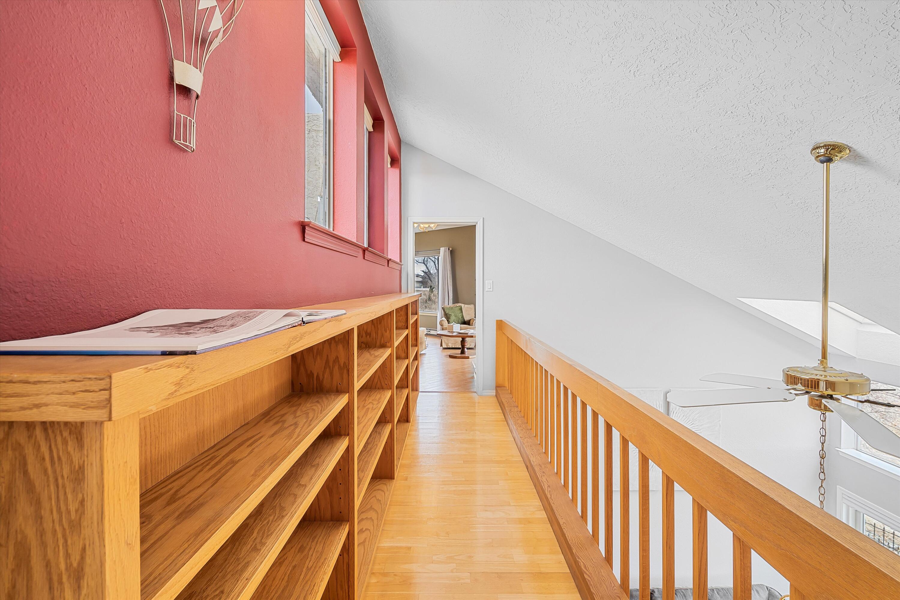 Photo 12 — 582 EASTLAKE Drive SE