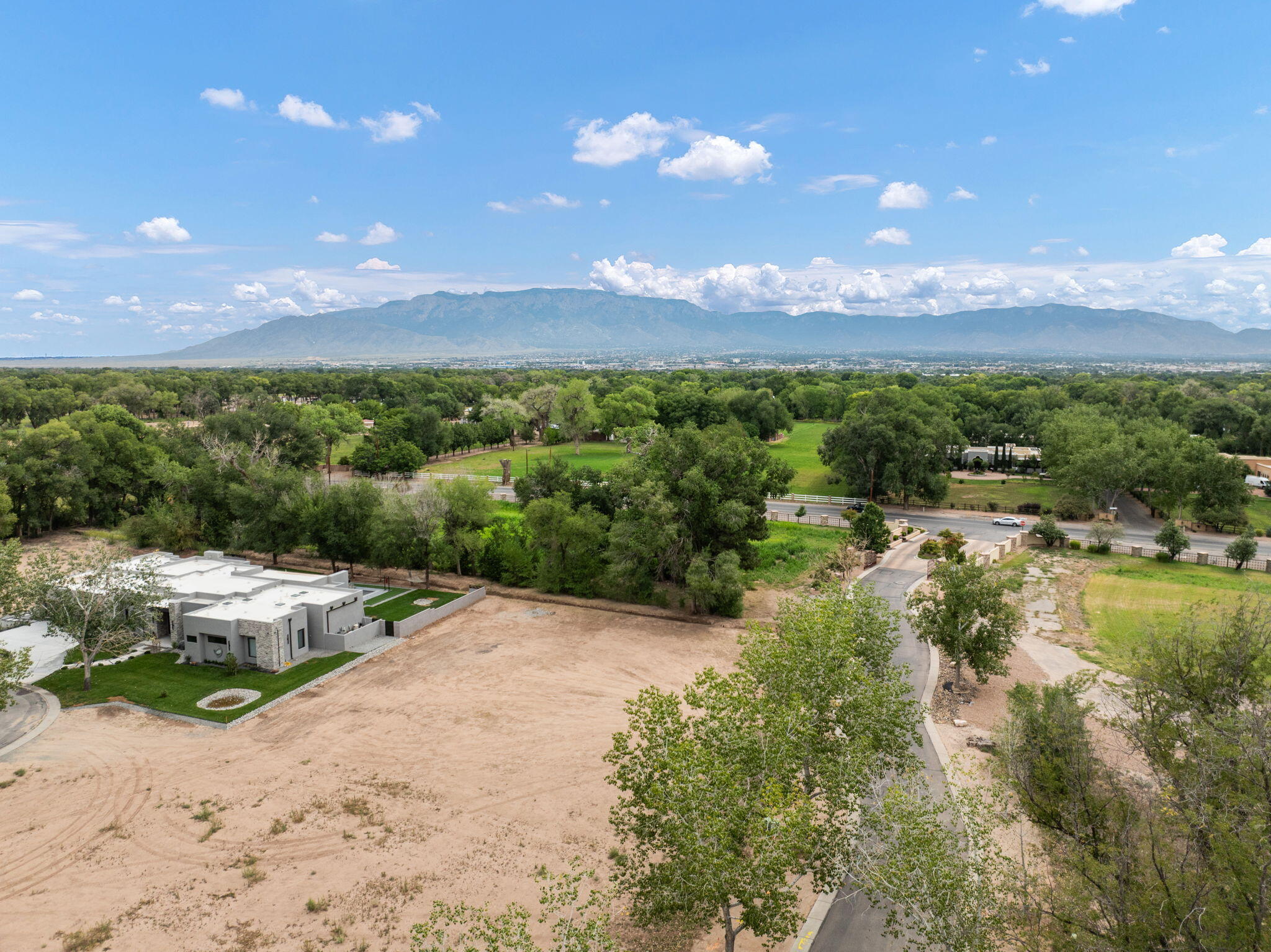 Photo 8 — 1001 COTTONWOOD Drive NW